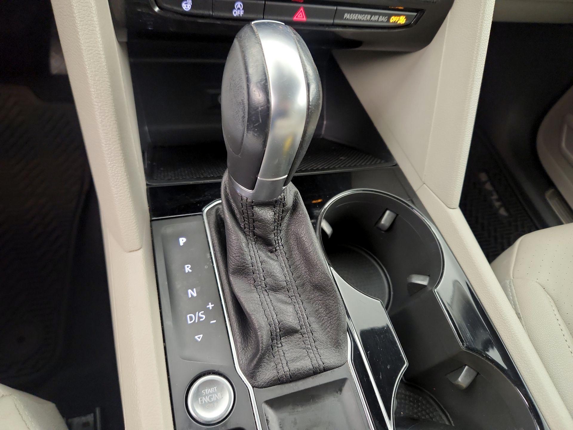 Thumbnail: 2019 Volkswagen Atlas - 16