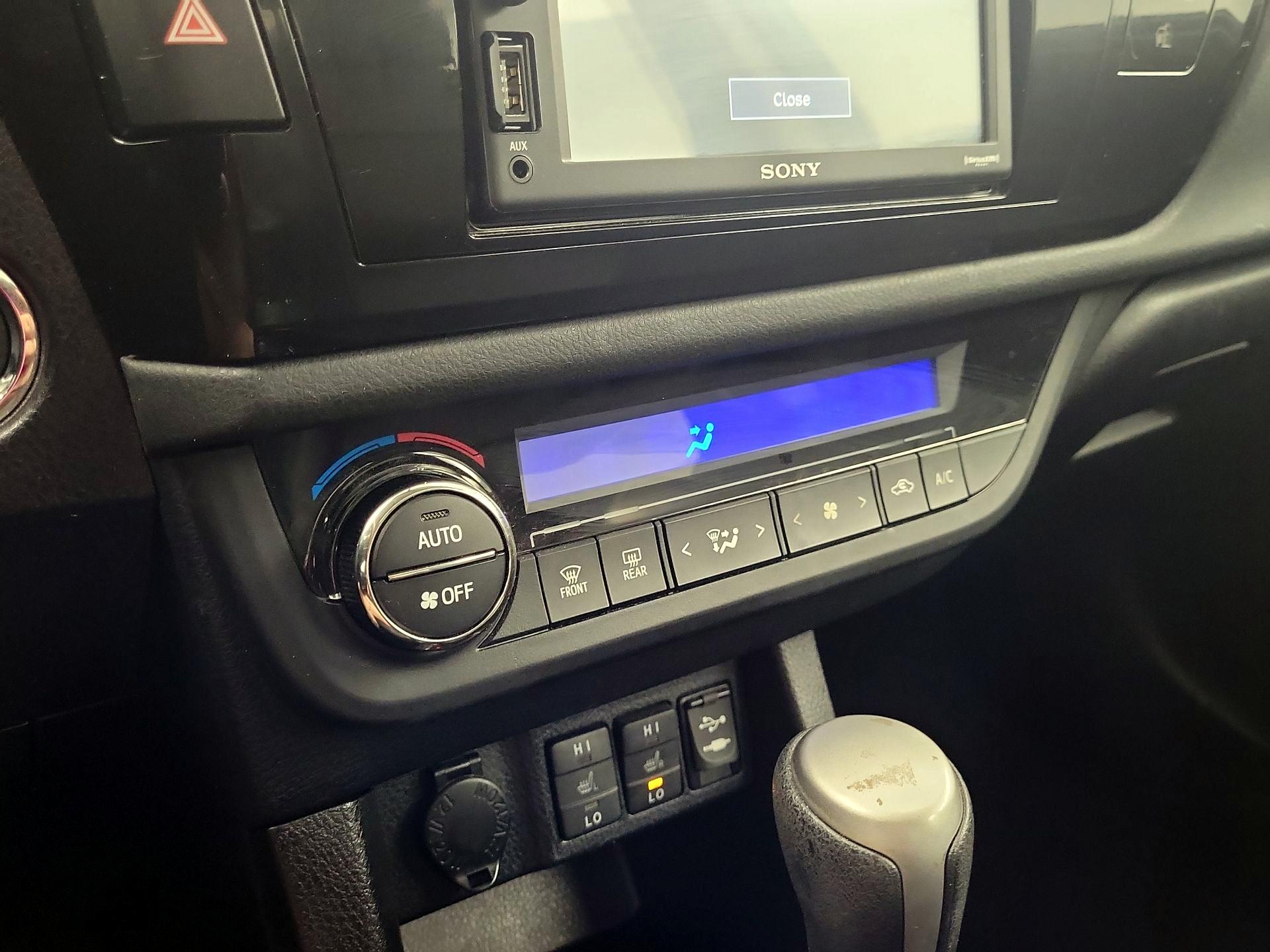 Thumbnail: 2014 Toyota Corolla - 16