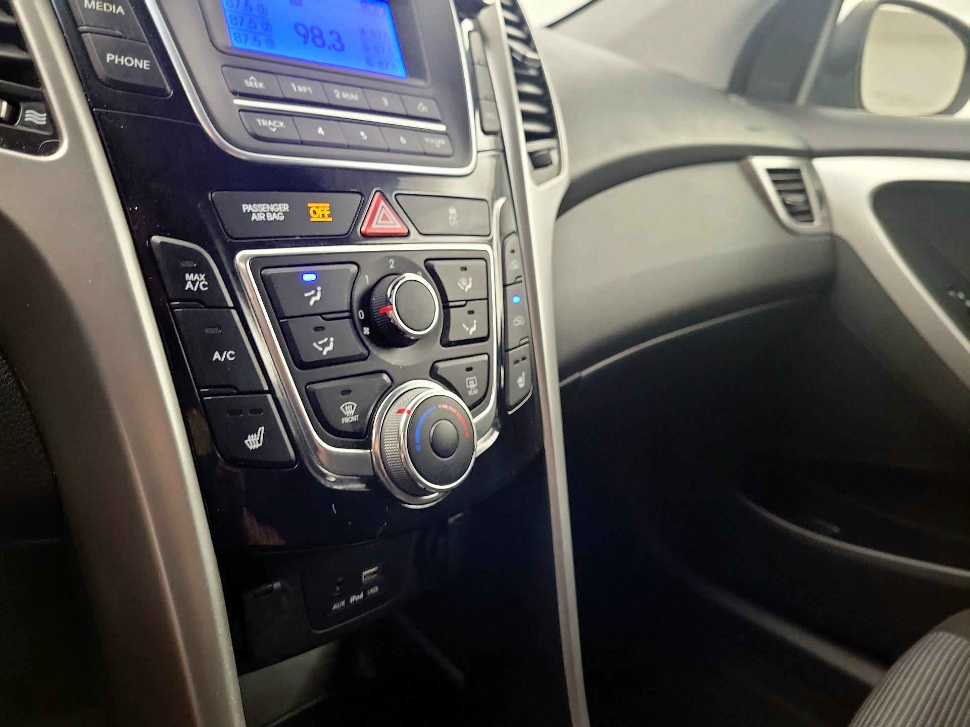Thumbnail: 2015 Hyundai Elantra - 15