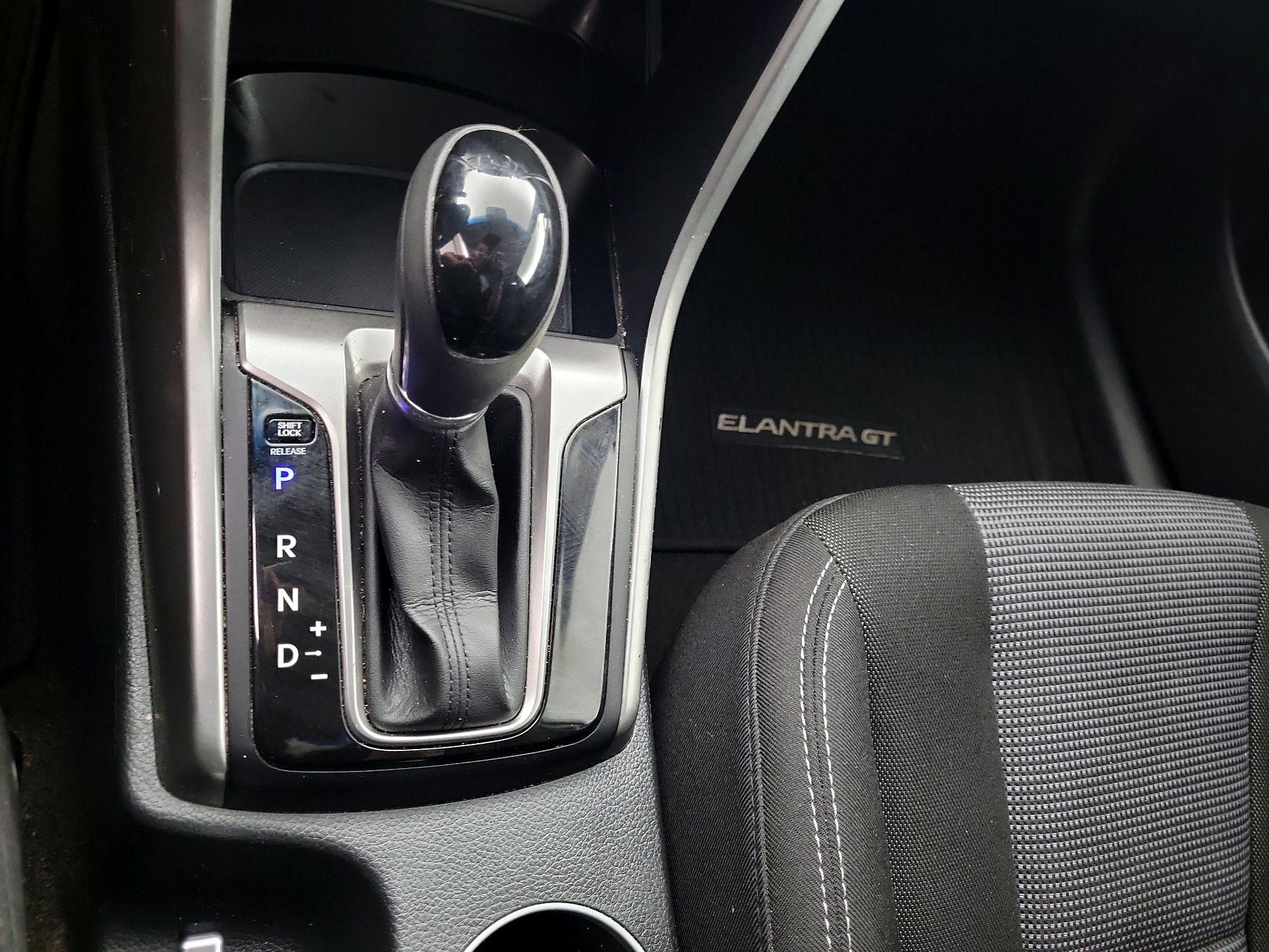 Thumbnail: 2015 Hyundai Elantra - 16