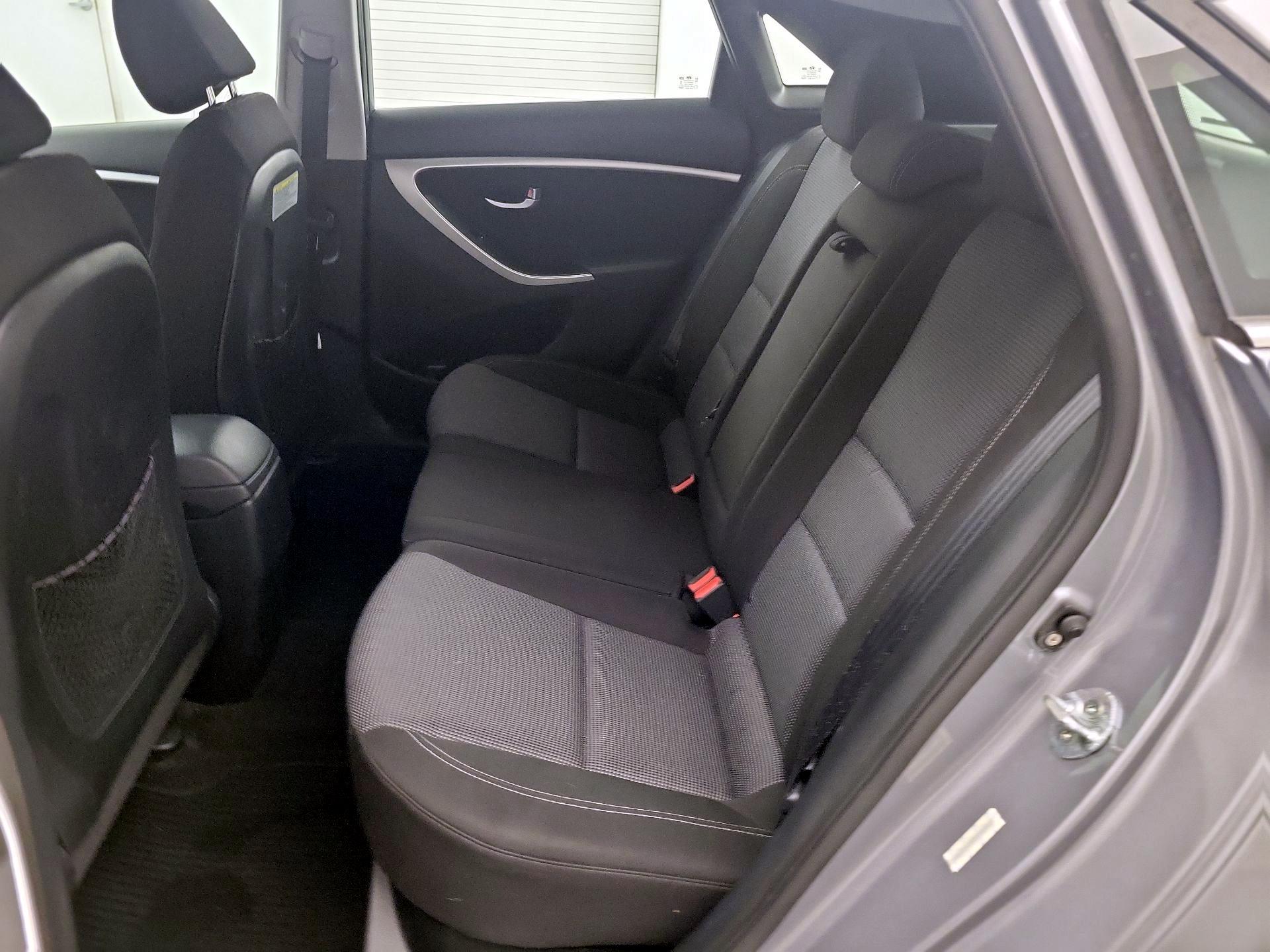 Thumbnail: 2015 Hyundai Elantra - 18