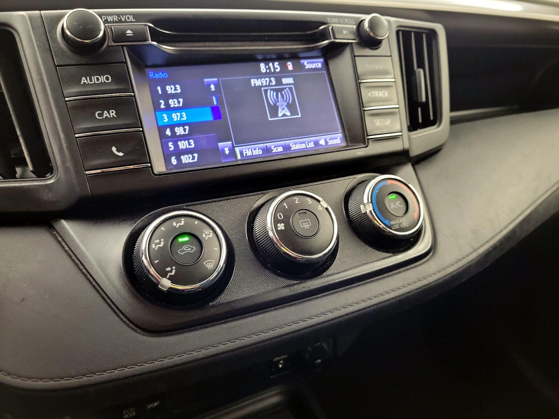 Thumbnail: 2016 Toyota RAV4 - 14