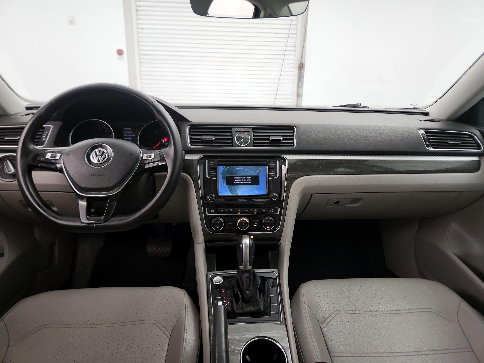 Thumbnail: 2017 Volkswagen Passat - 9