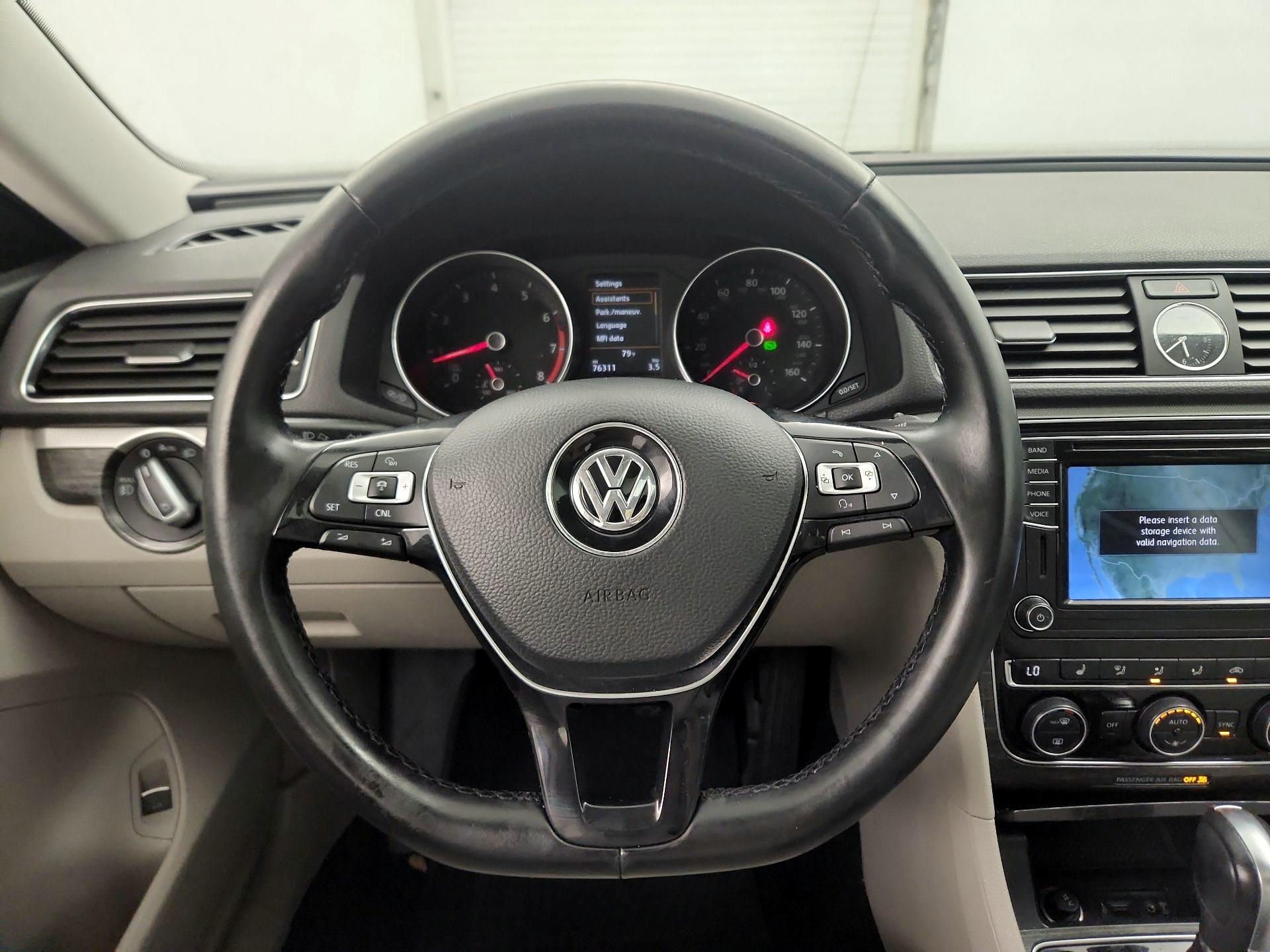 Thumbnail: 2017 Volkswagen Passat - 10