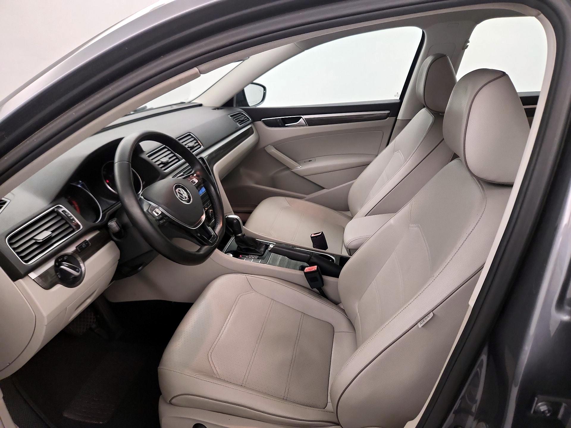 Thumbnail: 2017 Volkswagen Passat - 11