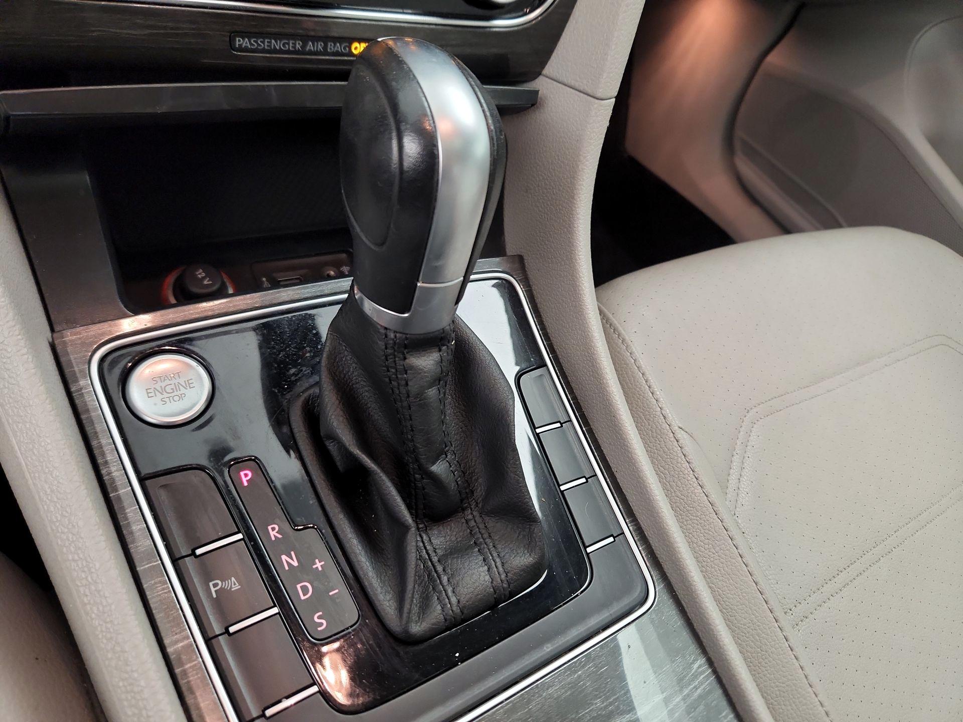 Thumbnail: 2017 Volkswagen Passat - 17