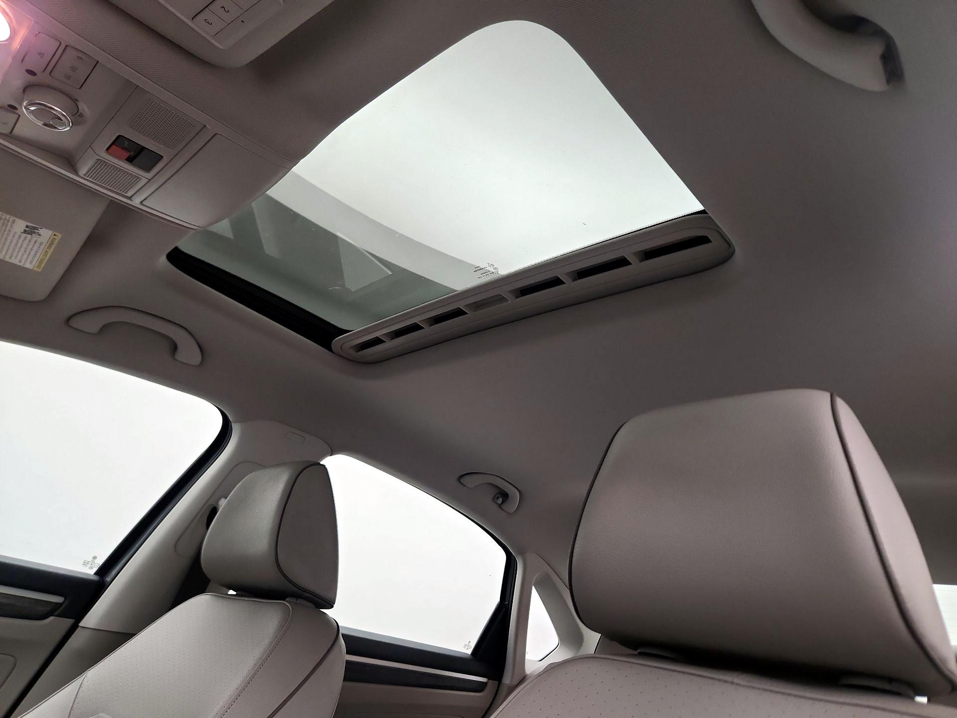 Thumbnail: 2017 Volkswagen Passat - 19