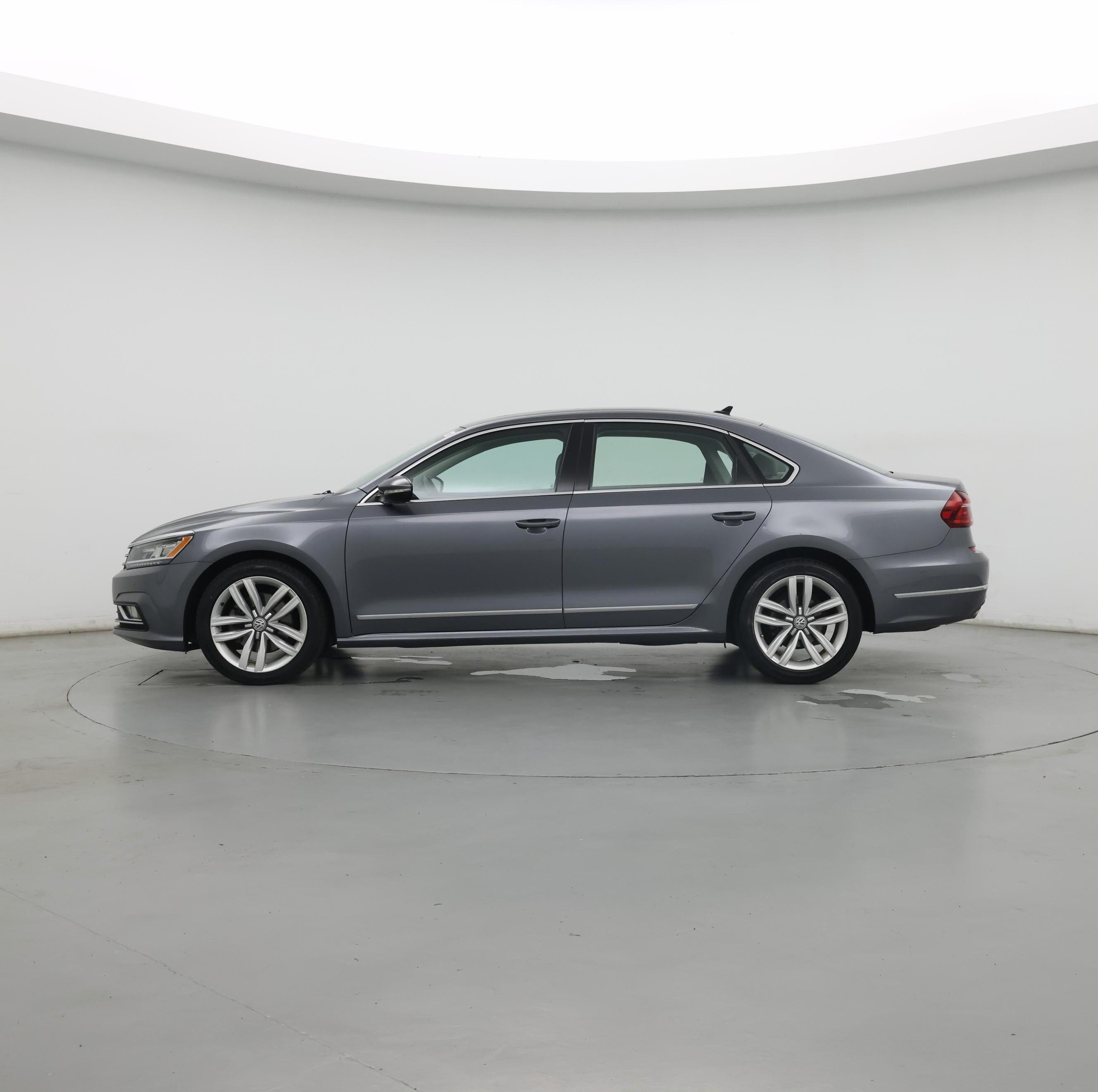 Thumbnail: 2017 Volkswagen Passat - 3