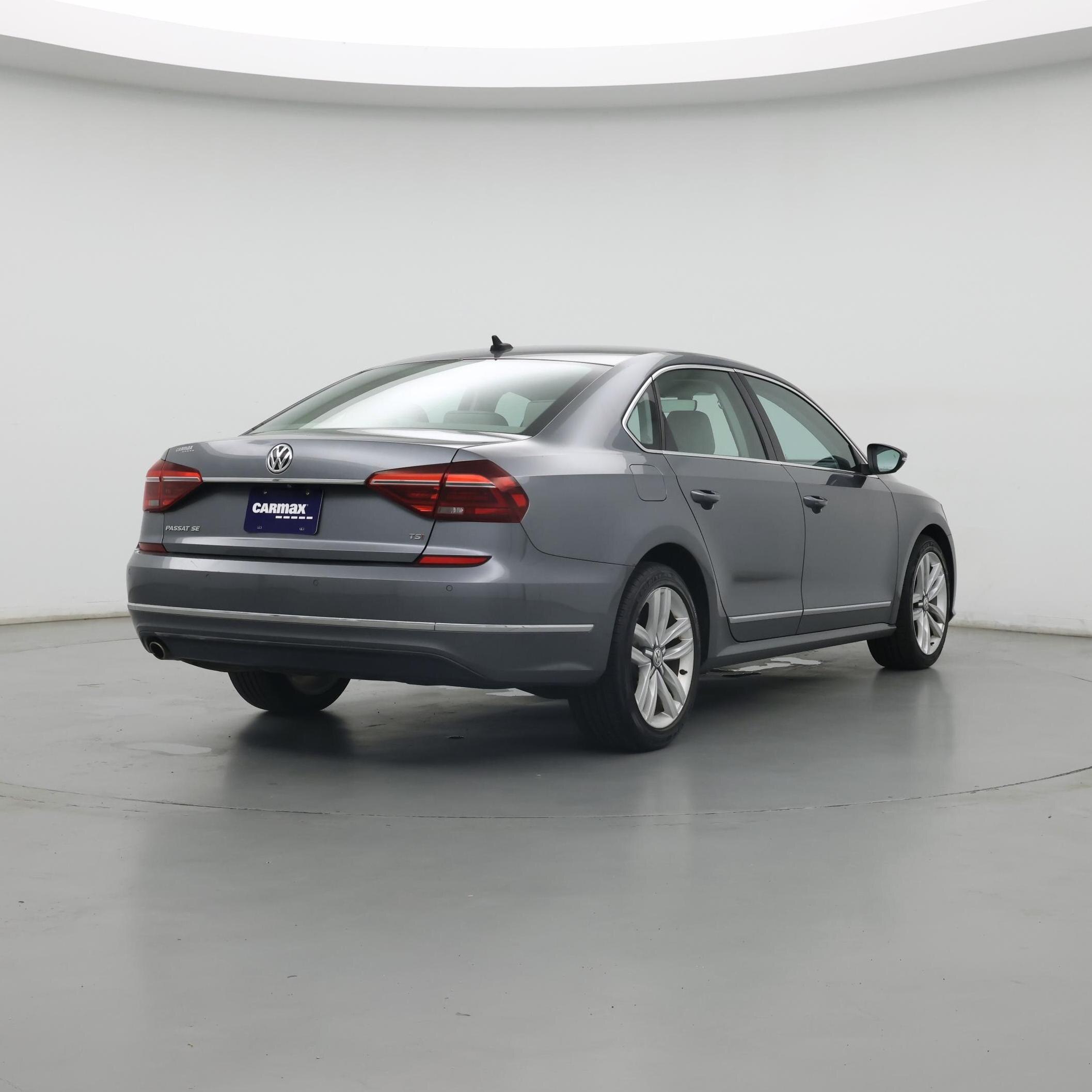 Thumbnail: 2017 Volkswagen Passat - 8