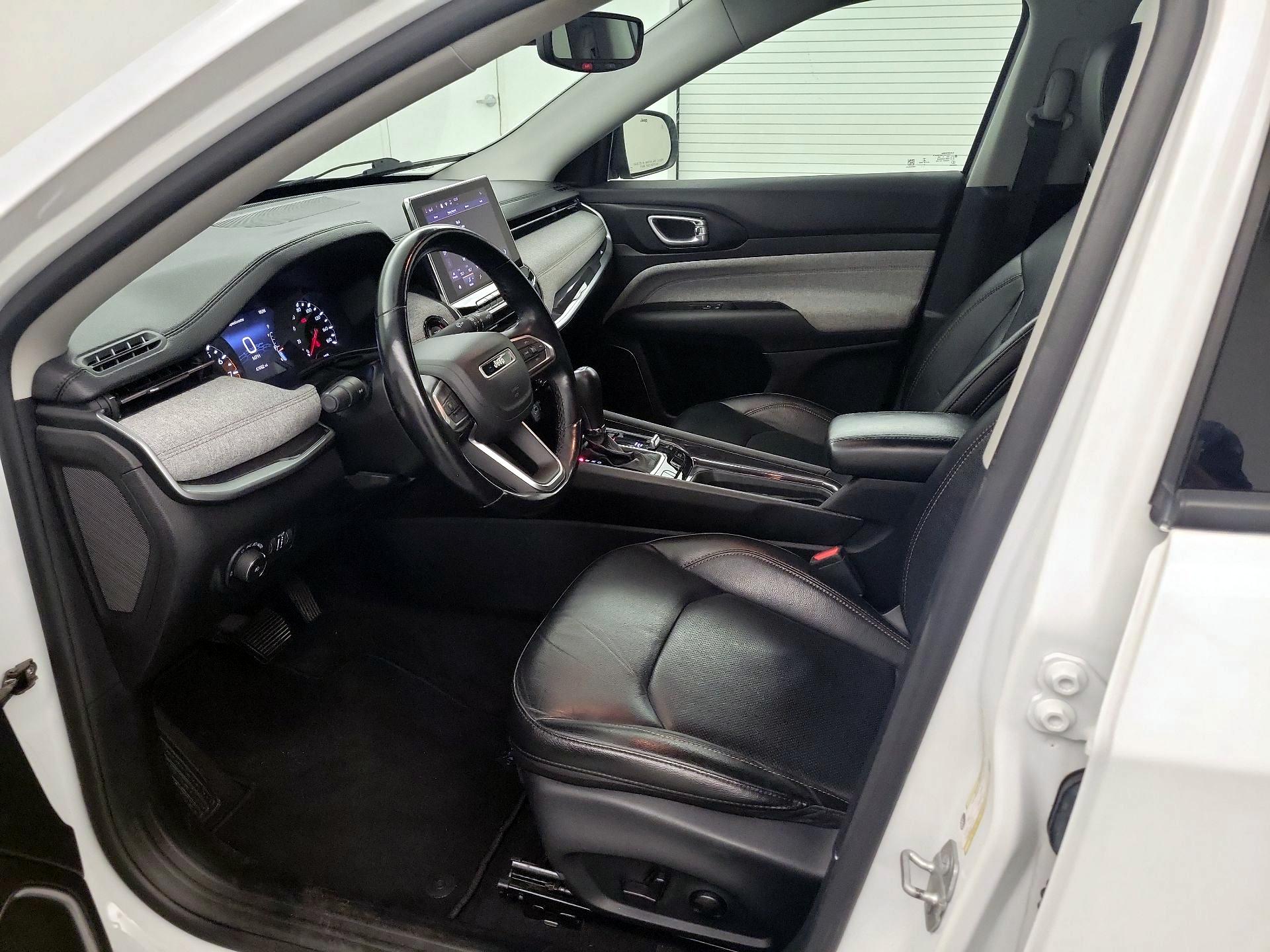 Thumbnail: 2022 Jeep Compass - 11