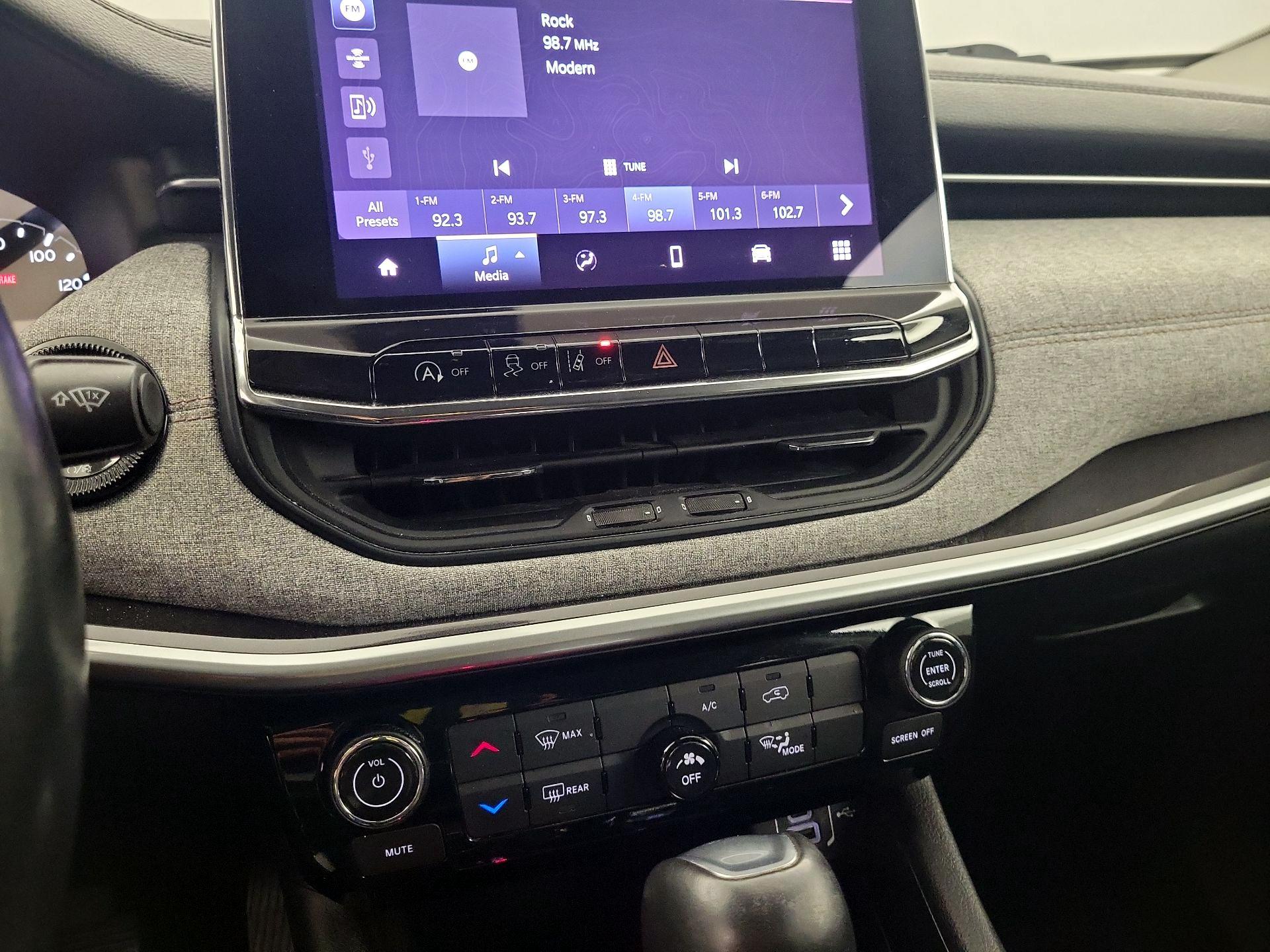 Thumbnail: 2022 Jeep Compass - 15