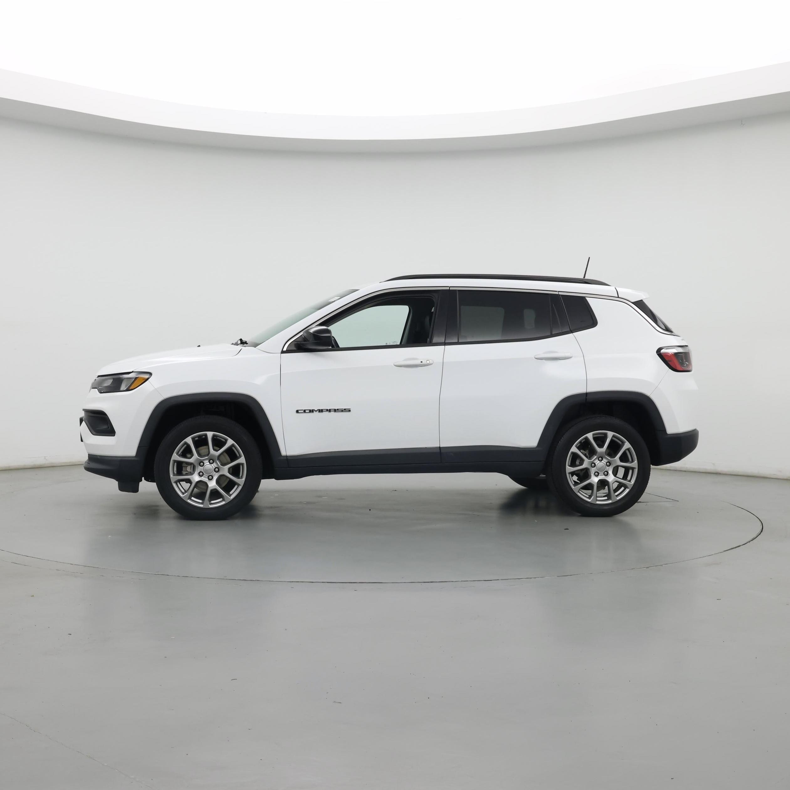 Thumbnail: 2022 Jeep Compass - 3
