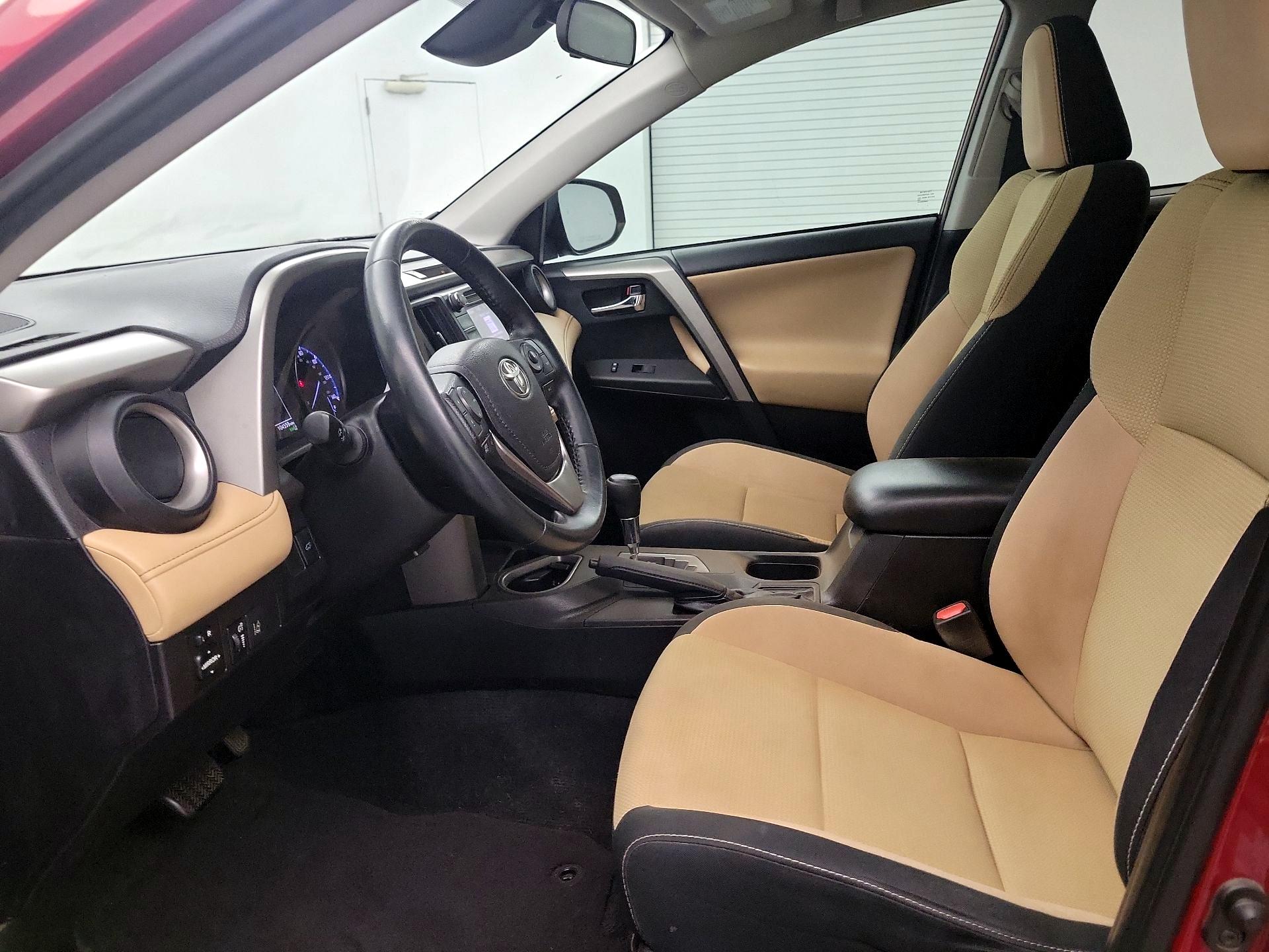 Thumbnail: 2018 Toyota RAV4 - 11