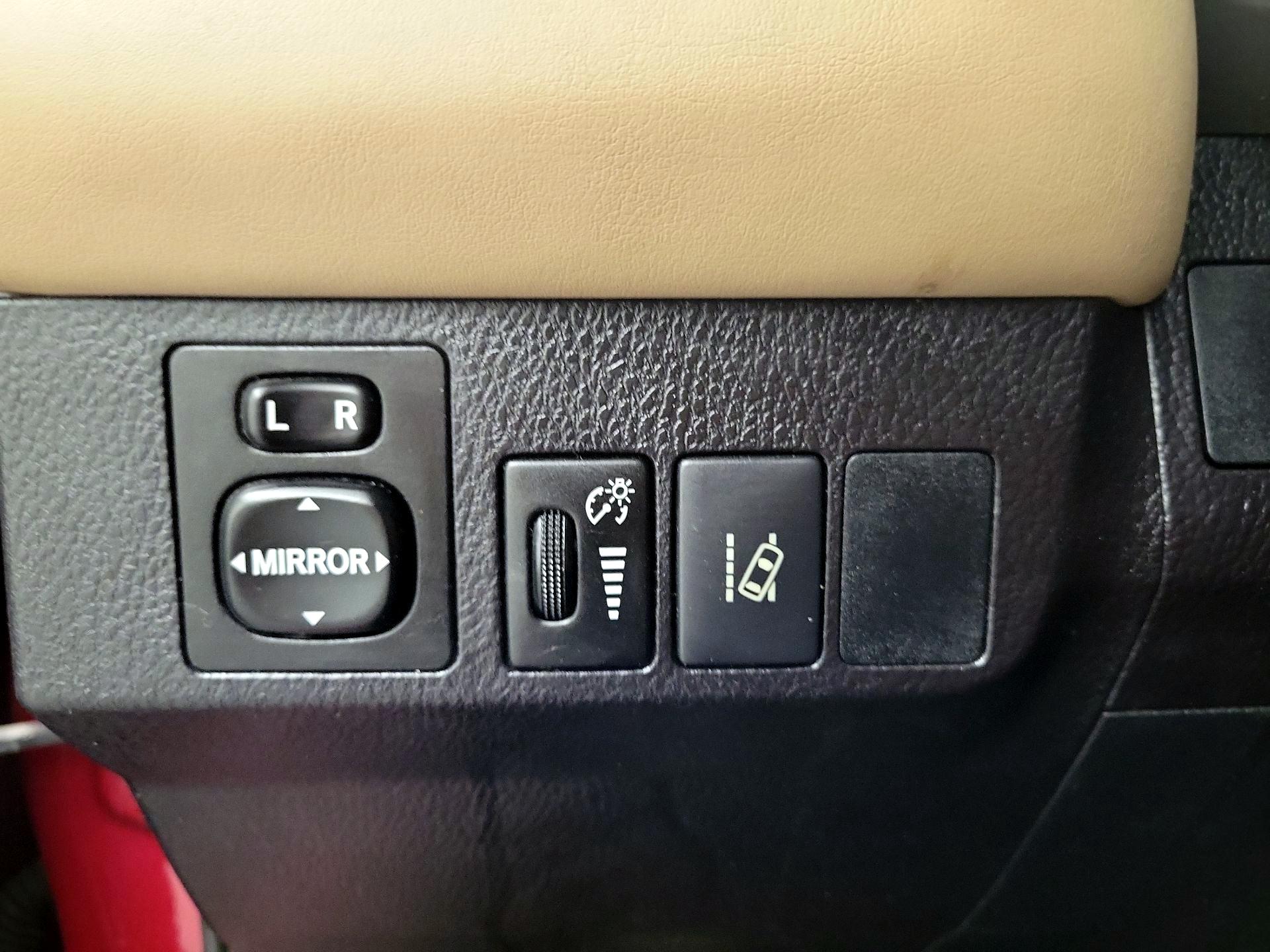 Thumbnail: 2018 Toyota RAV4 - 13