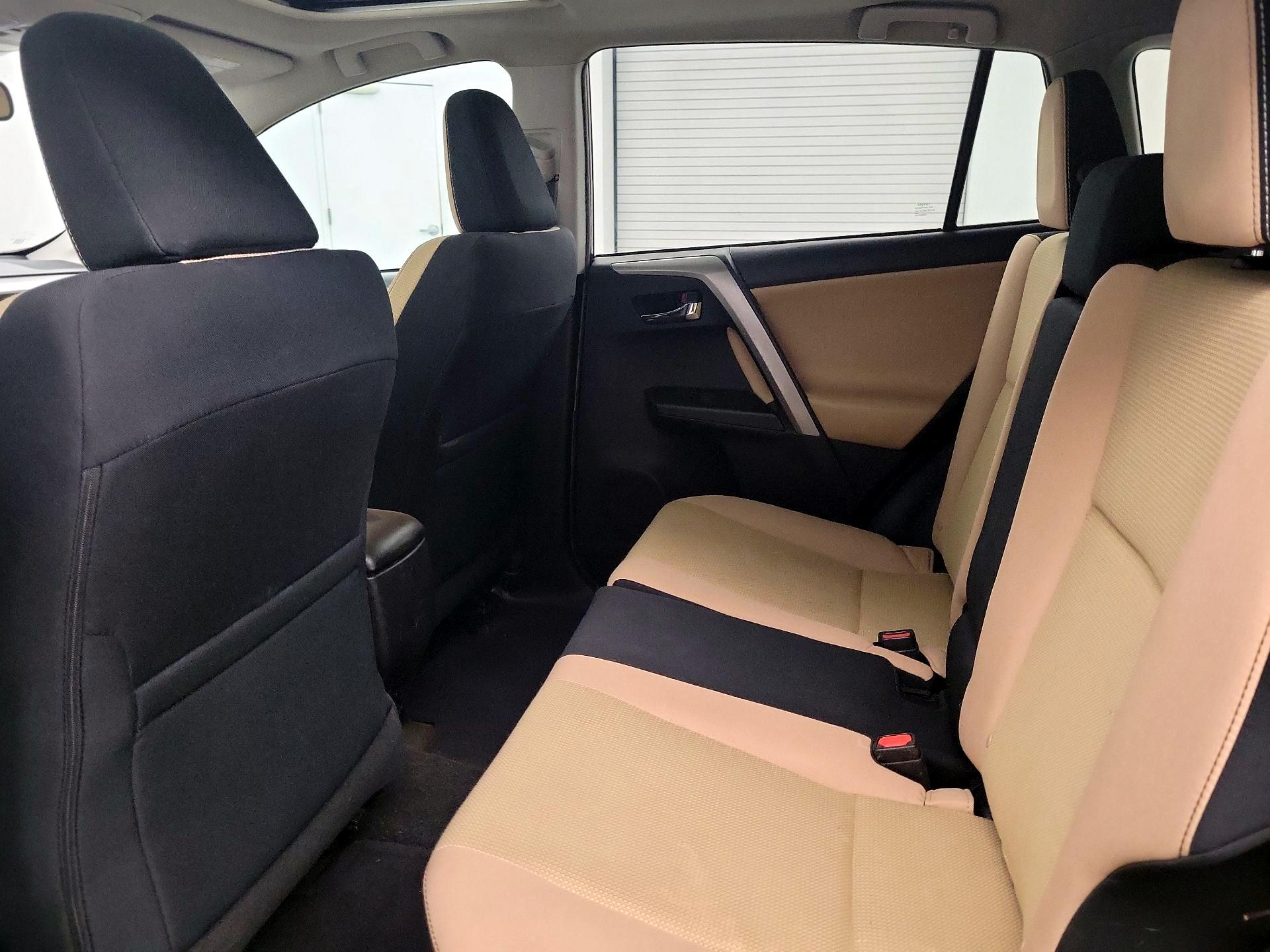 Thumbnail: 2018 Toyota RAV4 - 20