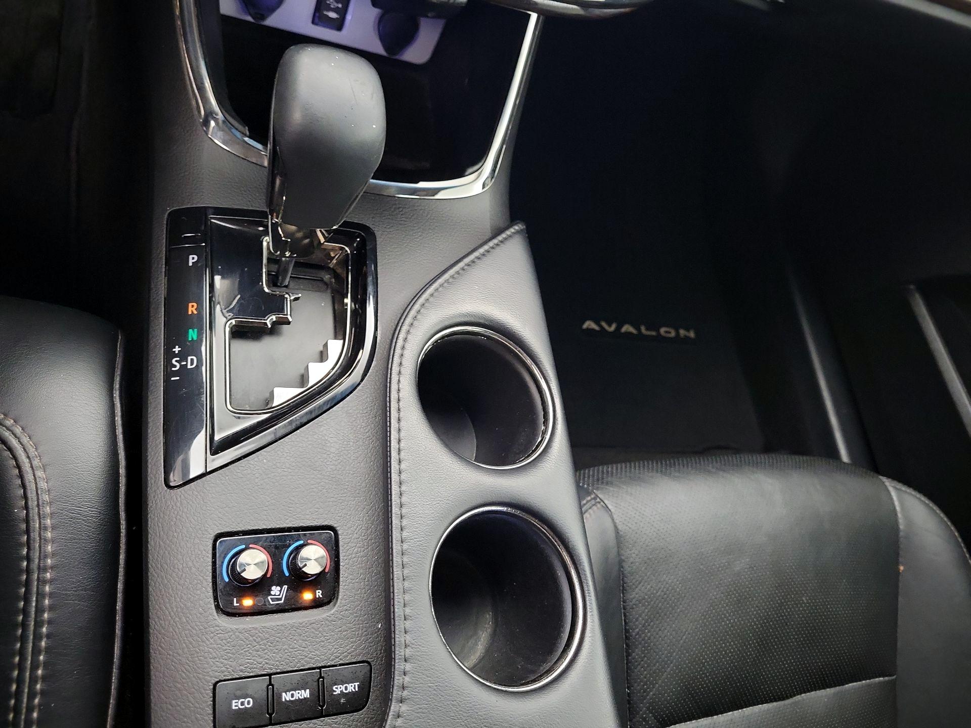 Thumbnail: 2014 Toyota Avalon - 18