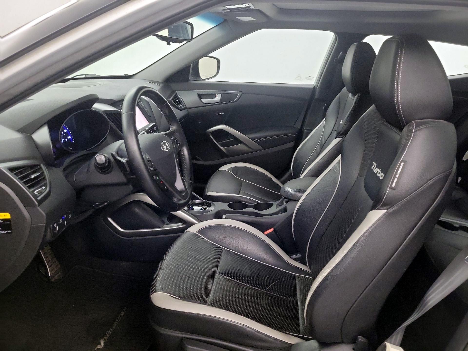 Thumbnail: 2015 Hyundai Veloster - 11