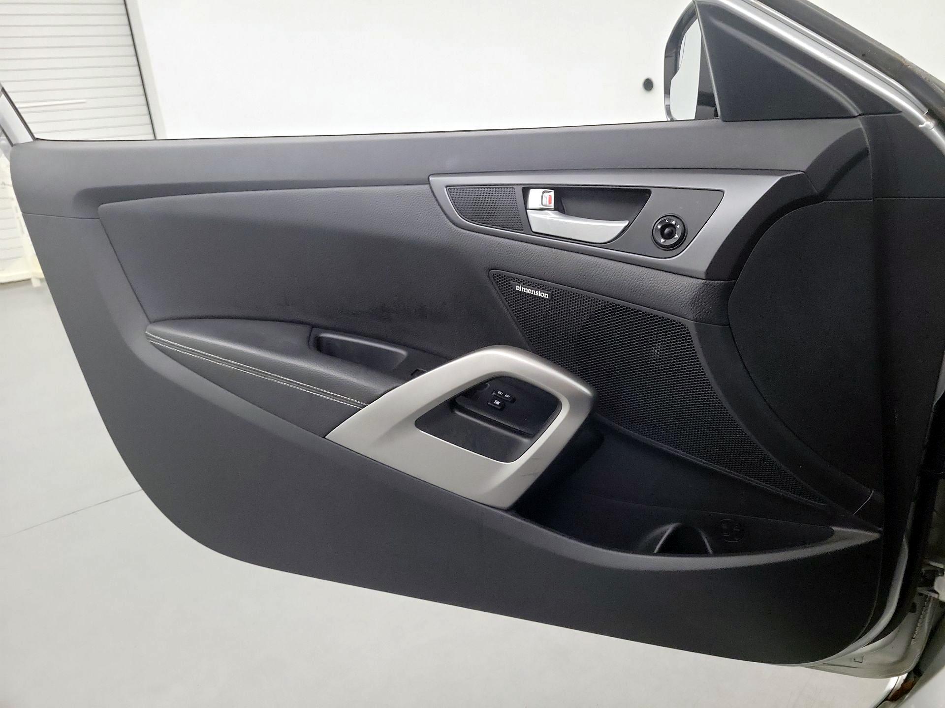 Thumbnail: 2015 Hyundai Veloster - 12