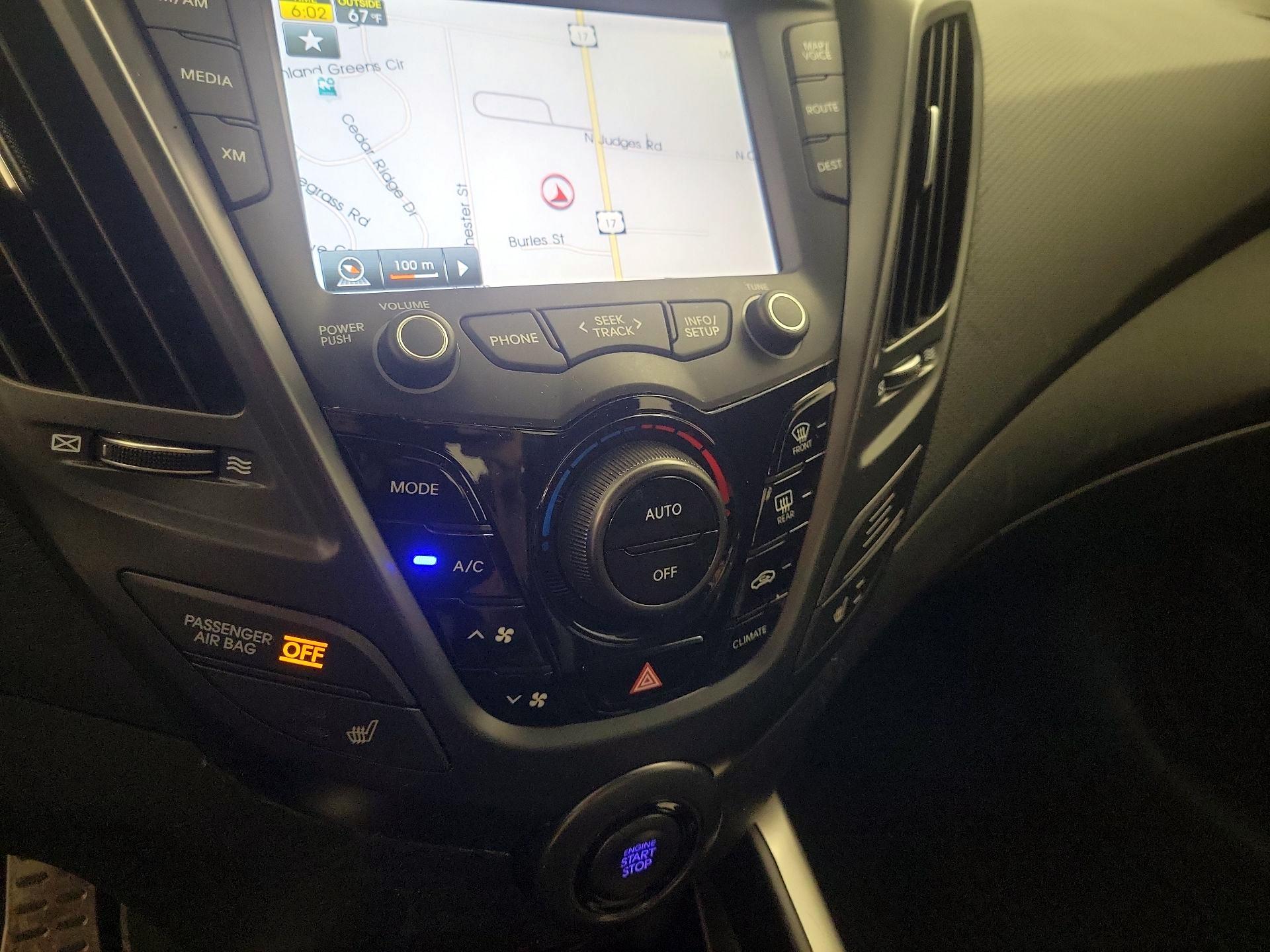 Thumbnail: 2015 Hyundai Veloster - 17