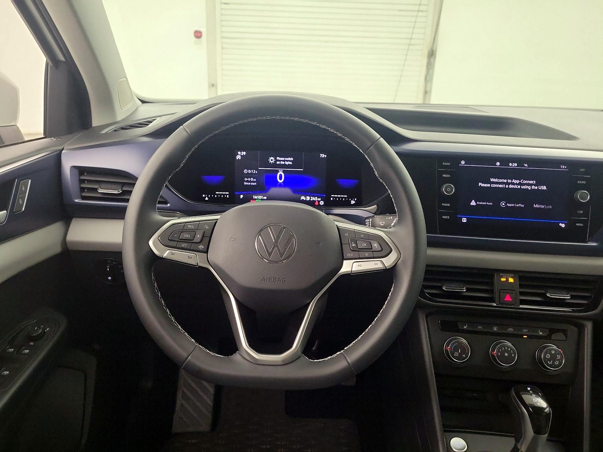 Thumbnail: 2022 Volkswagen Taos - 10