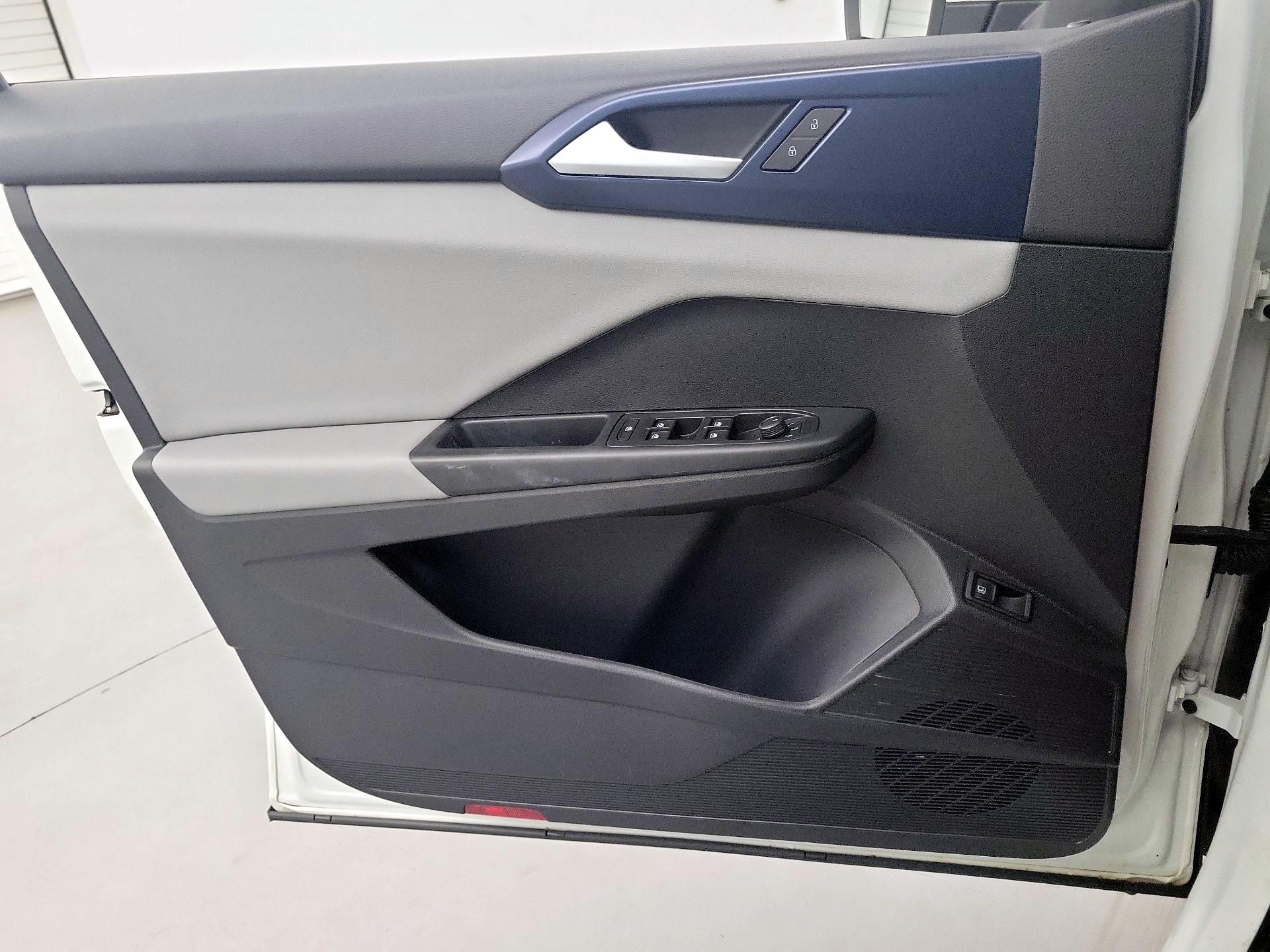 Thumbnail: 2022 Volkswagen Taos - 12