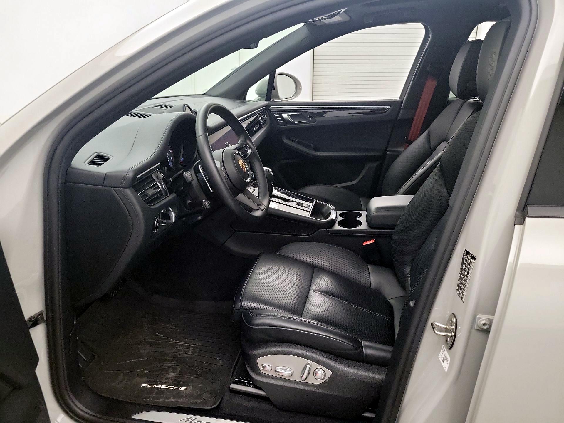 Thumbnail: 2023 Porsche Macan - 11