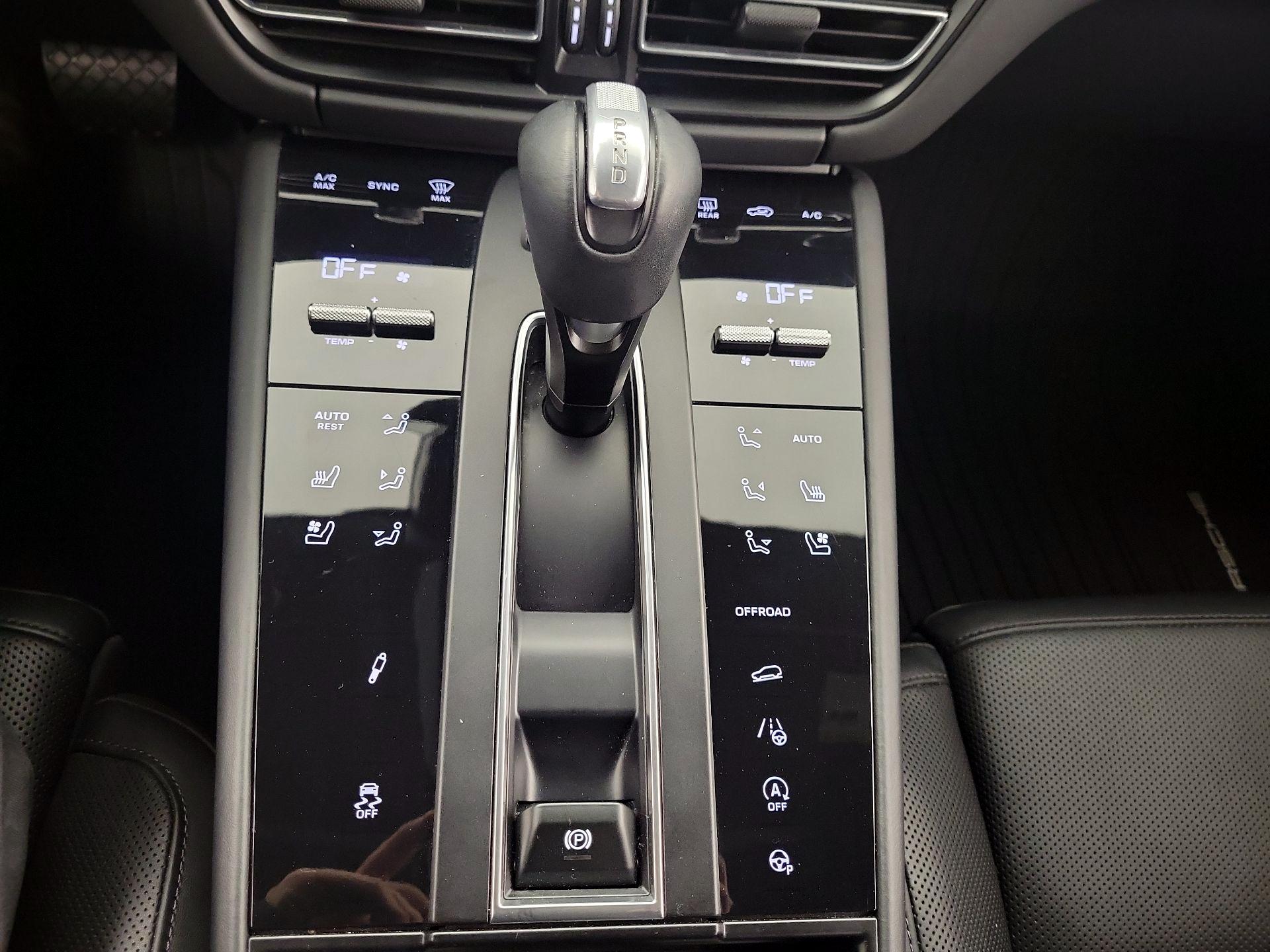 Thumbnail: 2023 Porsche Macan - 17