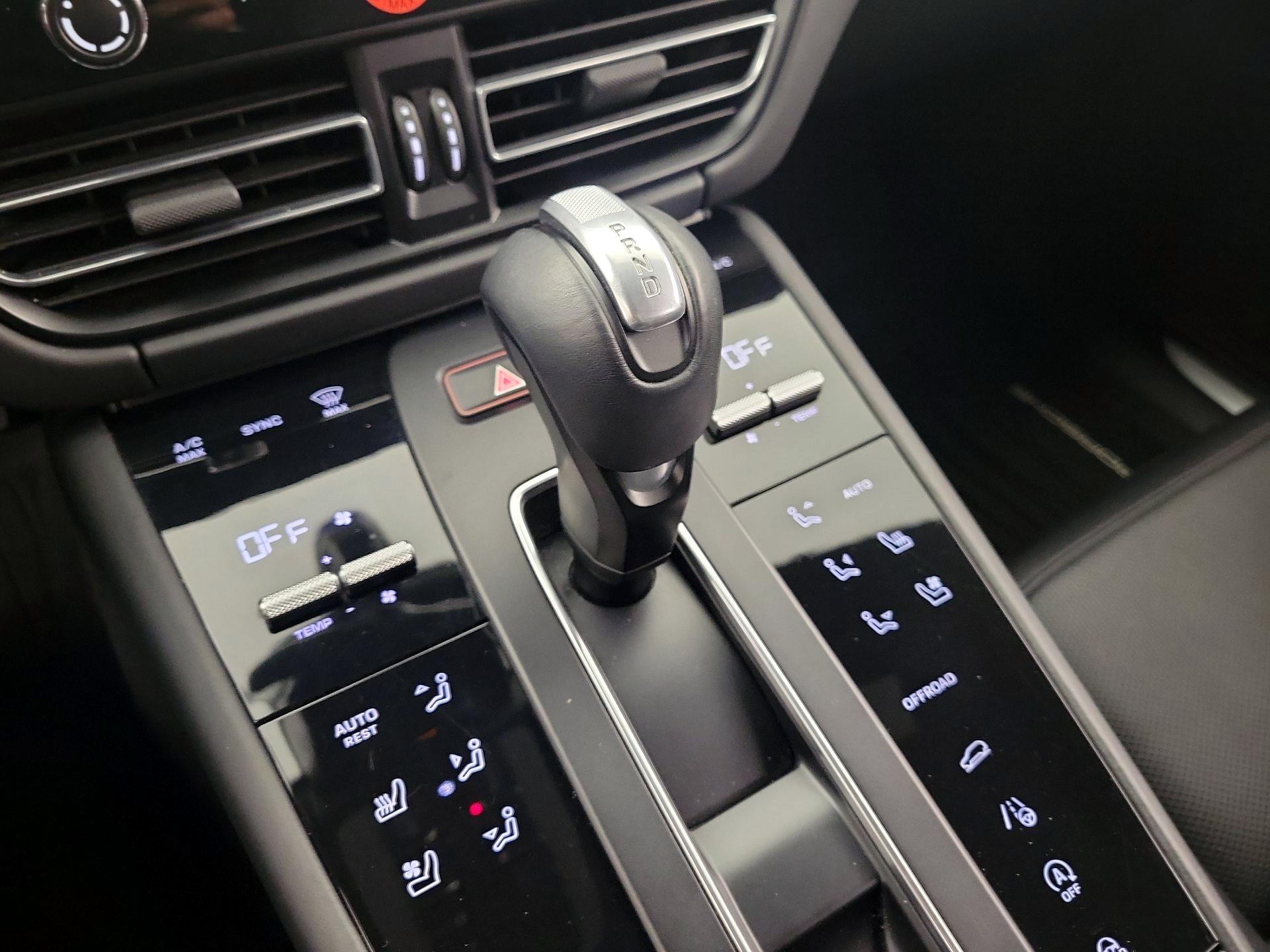 Thumbnail: 2023 Porsche Macan - 18