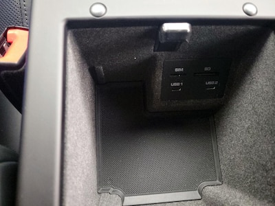 USB/AUX Ports