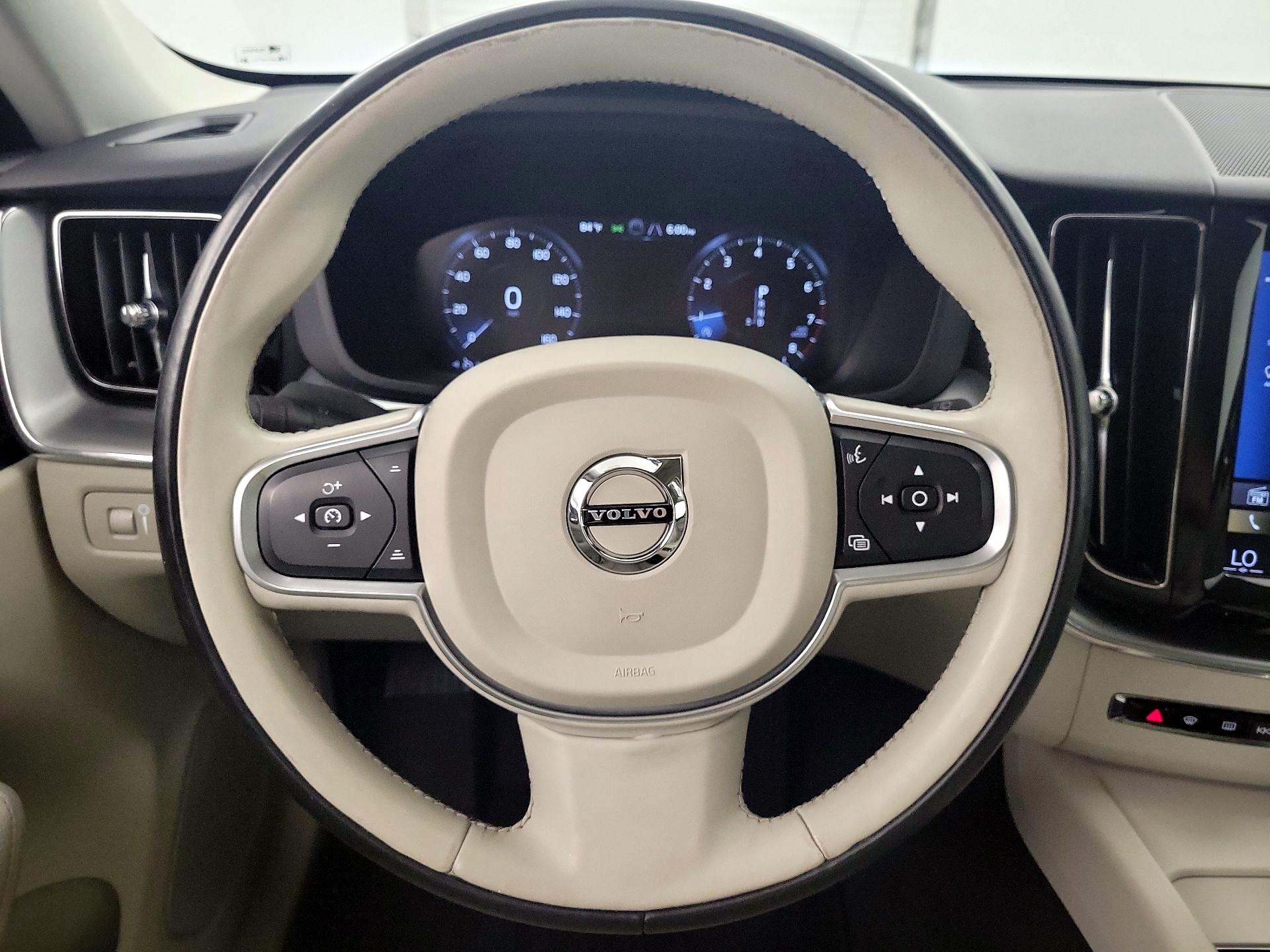 Thumbnail: 2019 Volvo XC60 - 10