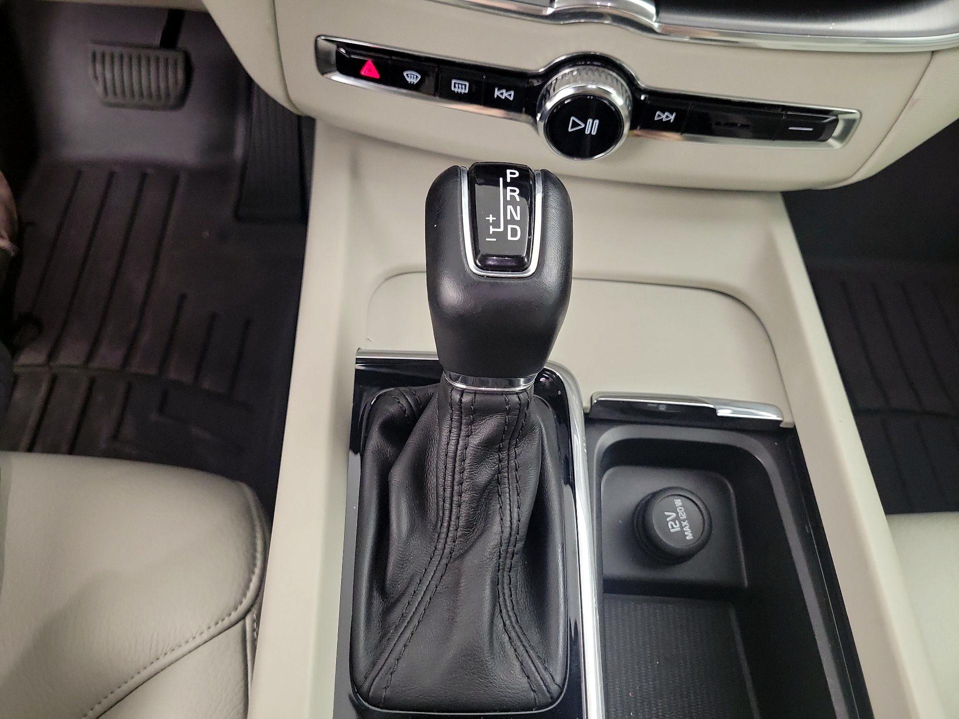 Thumbnail: 2019 Volvo XC60 - 18