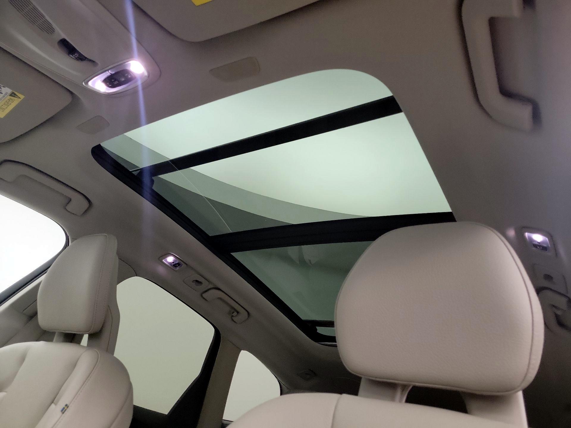 Thumbnail: 2019 Volvo XC60 - 20