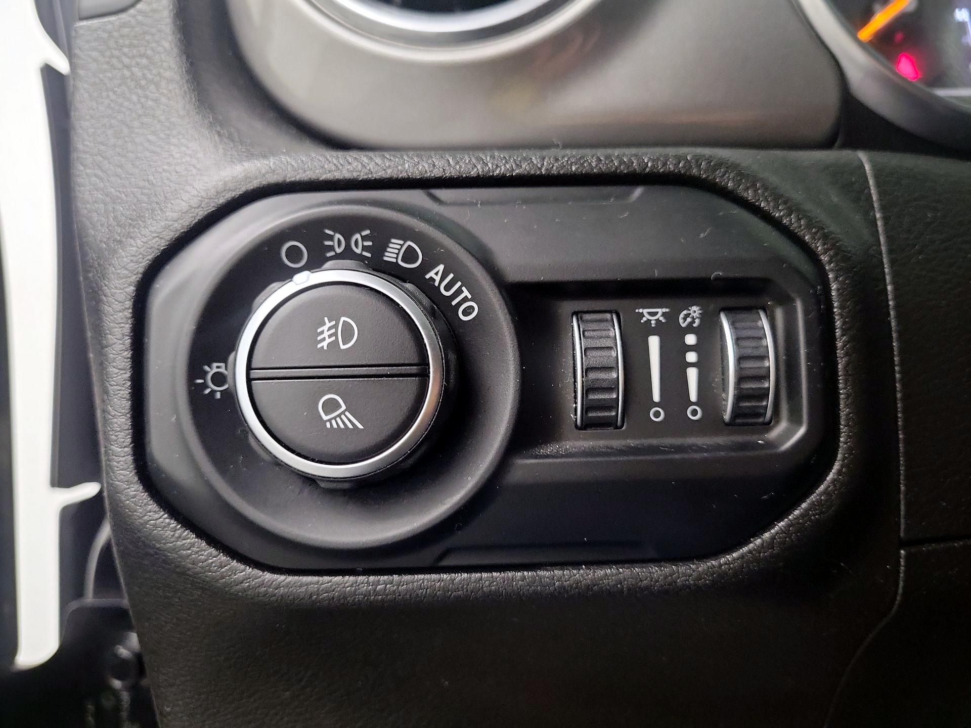 Thumbnail: 2020 Jeep Gladiator - 13