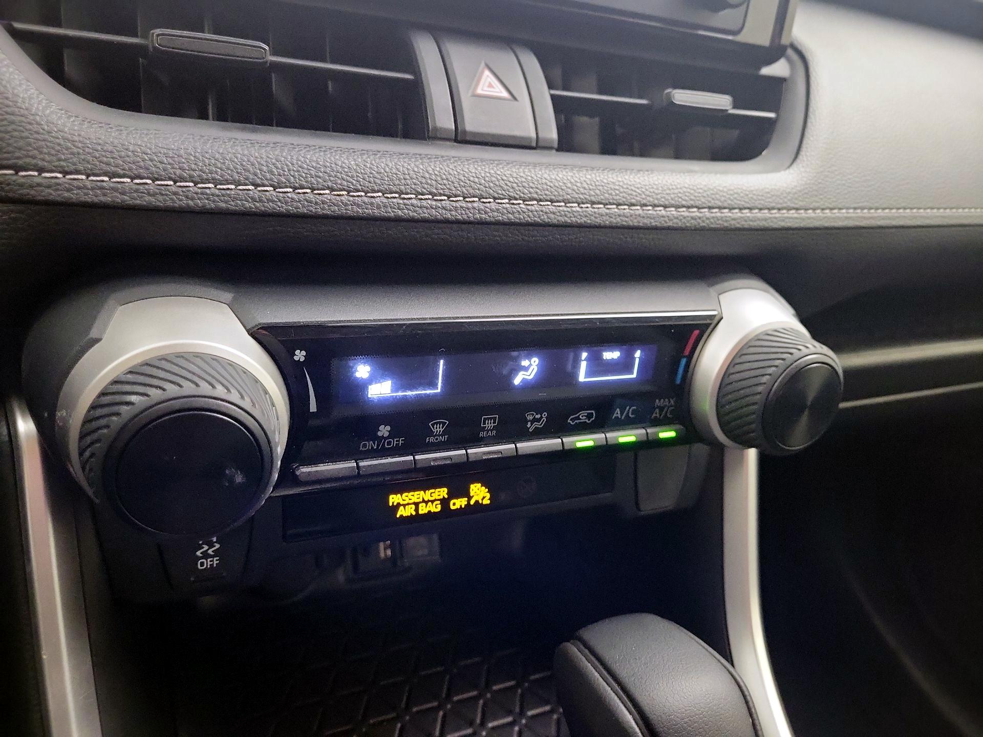 Thumbnail: 2019 Toyota RAV4 - 16