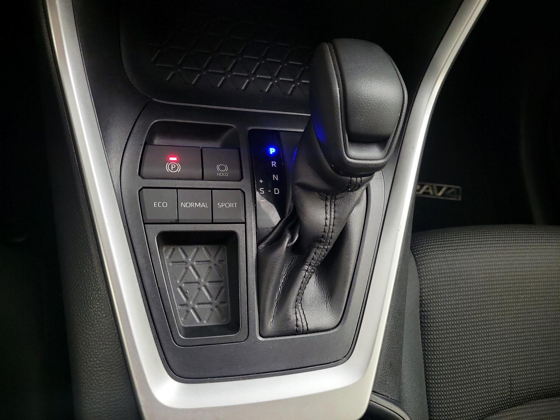 Thumbnail: 2019 Toyota RAV4 - 17