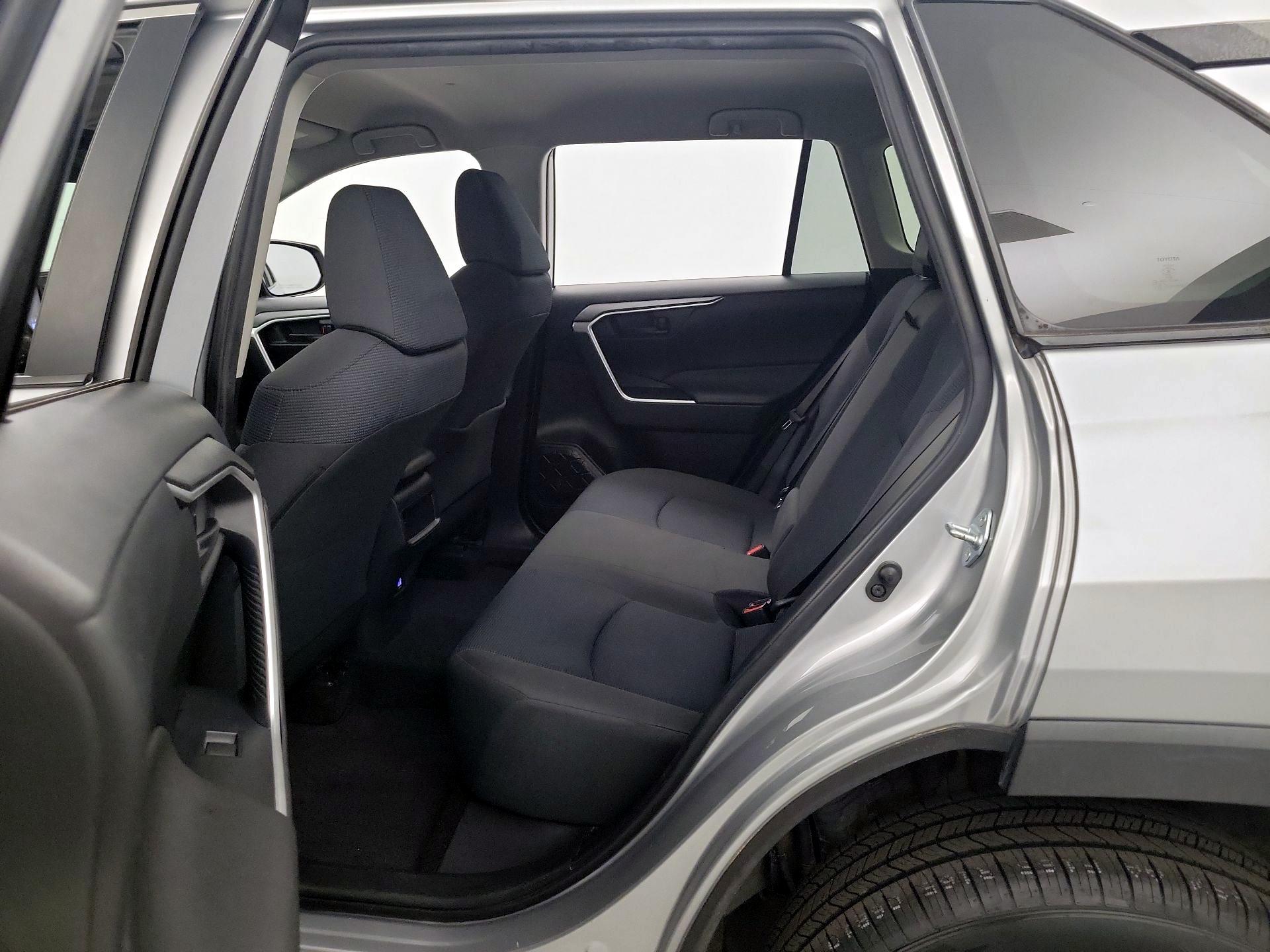 Thumbnail: 2019 Toyota RAV4 - 19