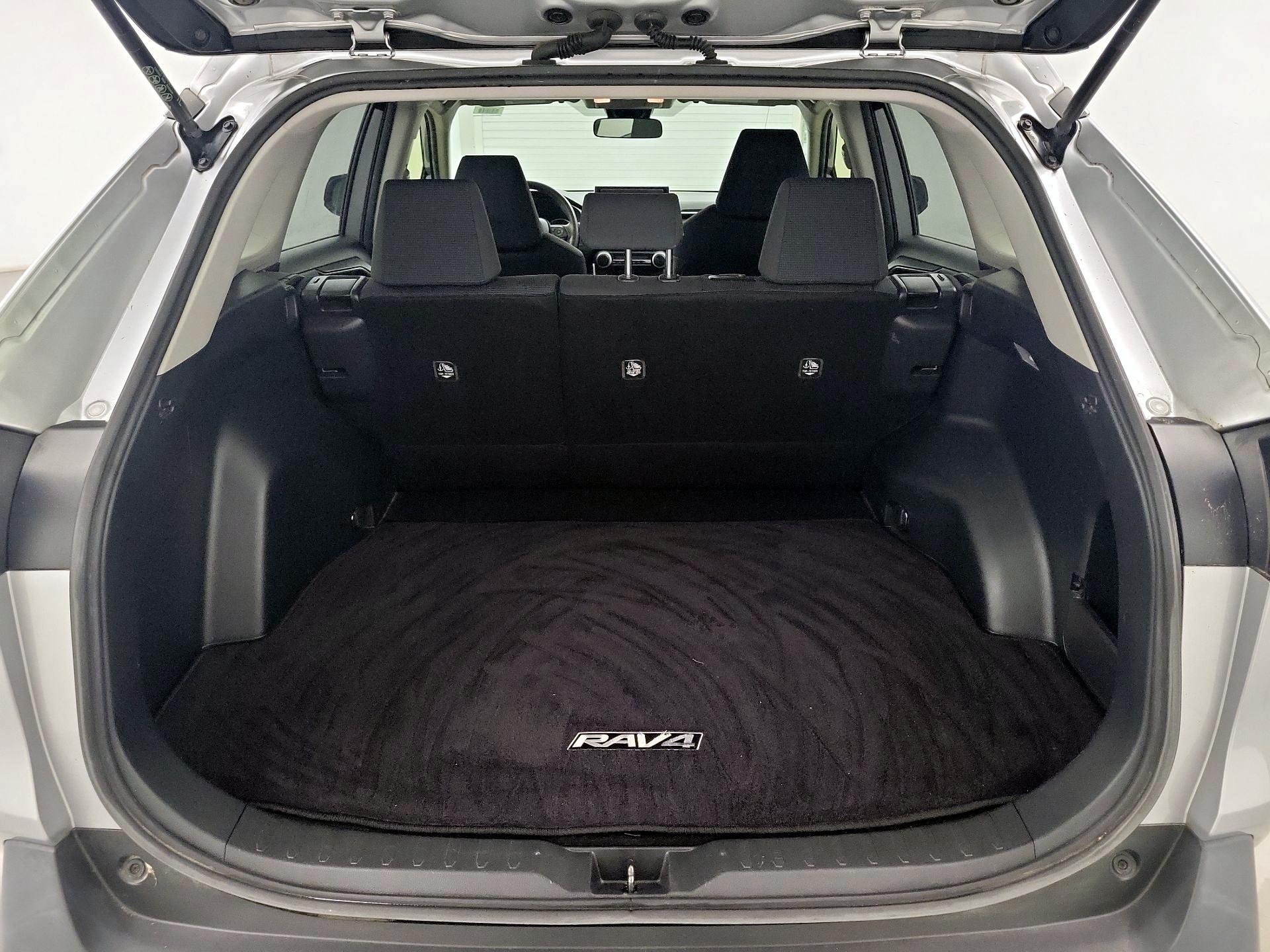 Thumbnail: 2019 Toyota RAV4 - 20