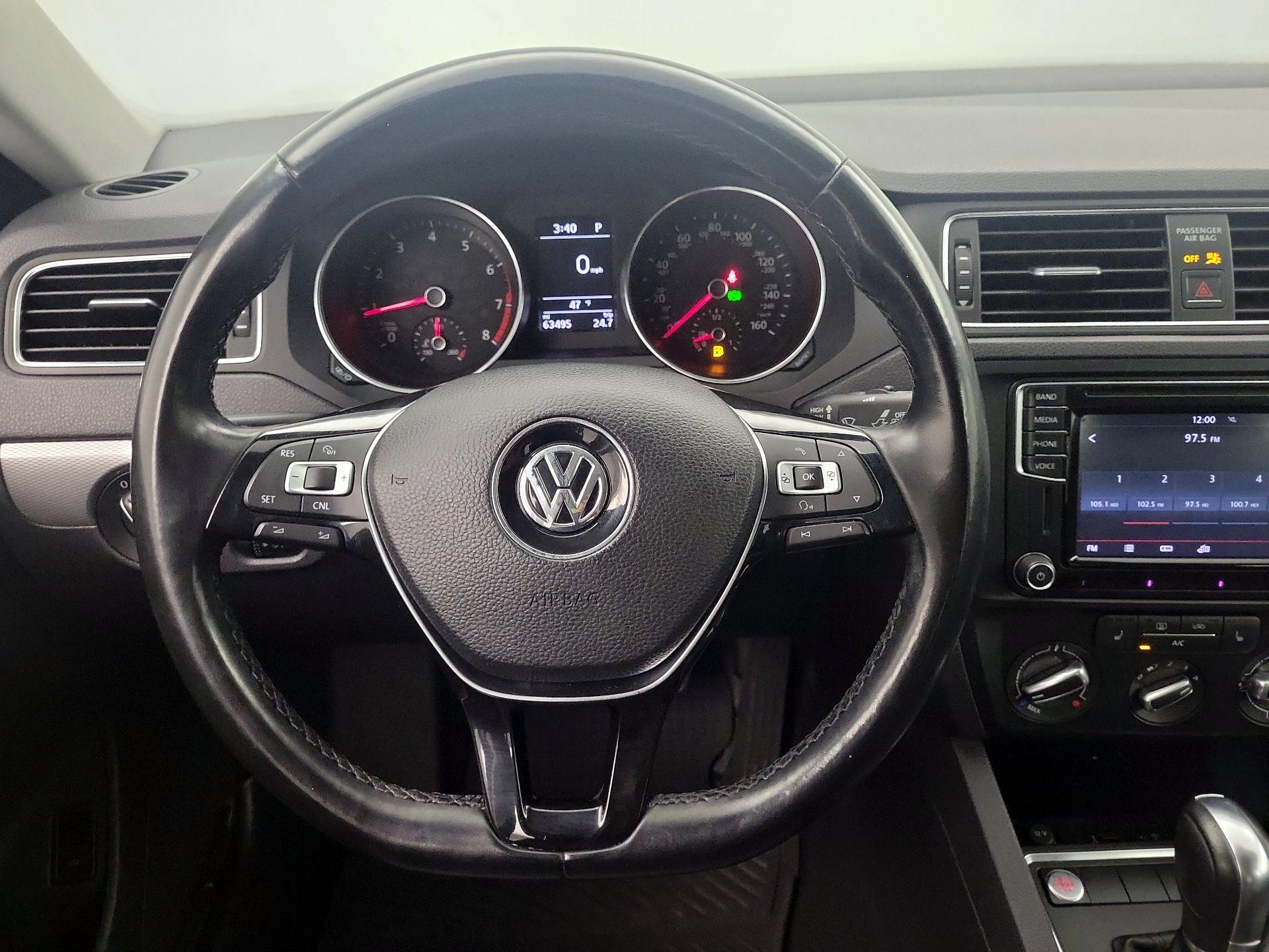 Thumbnail: 2017 Volkswagen Jetta - 10