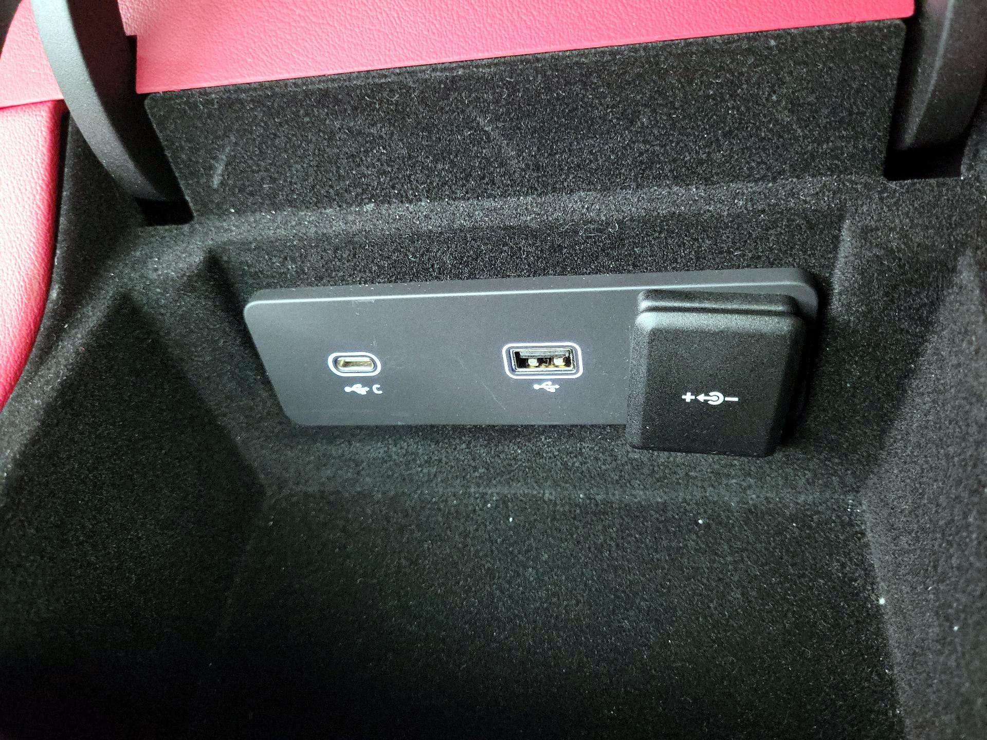 Thumbnail: 2021 Jaguar F-Pace - 19