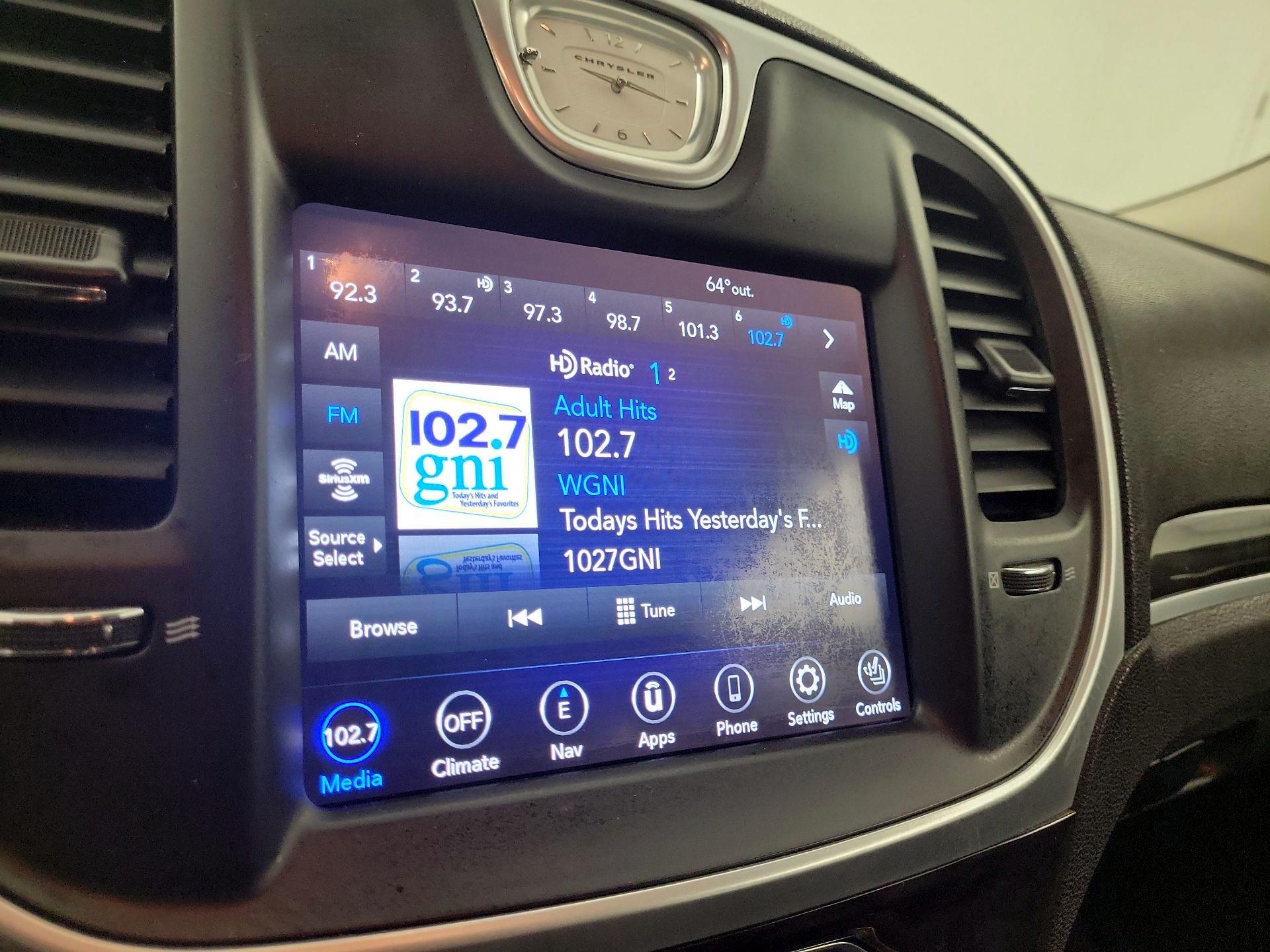 Thumbnail: 2020 Chrysler 300 - 16