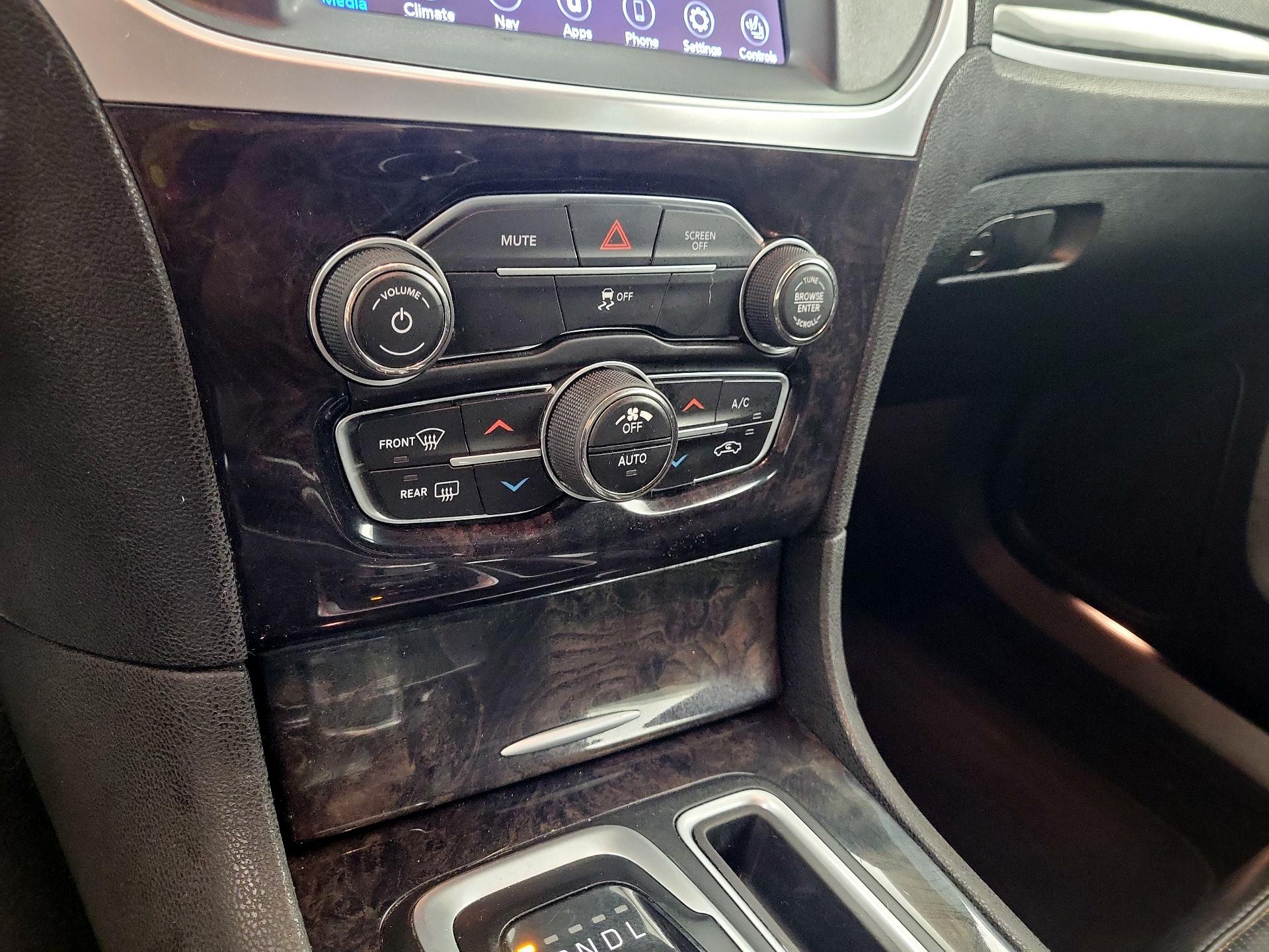 Thumbnail: 2020 Chrysler 300 - 17