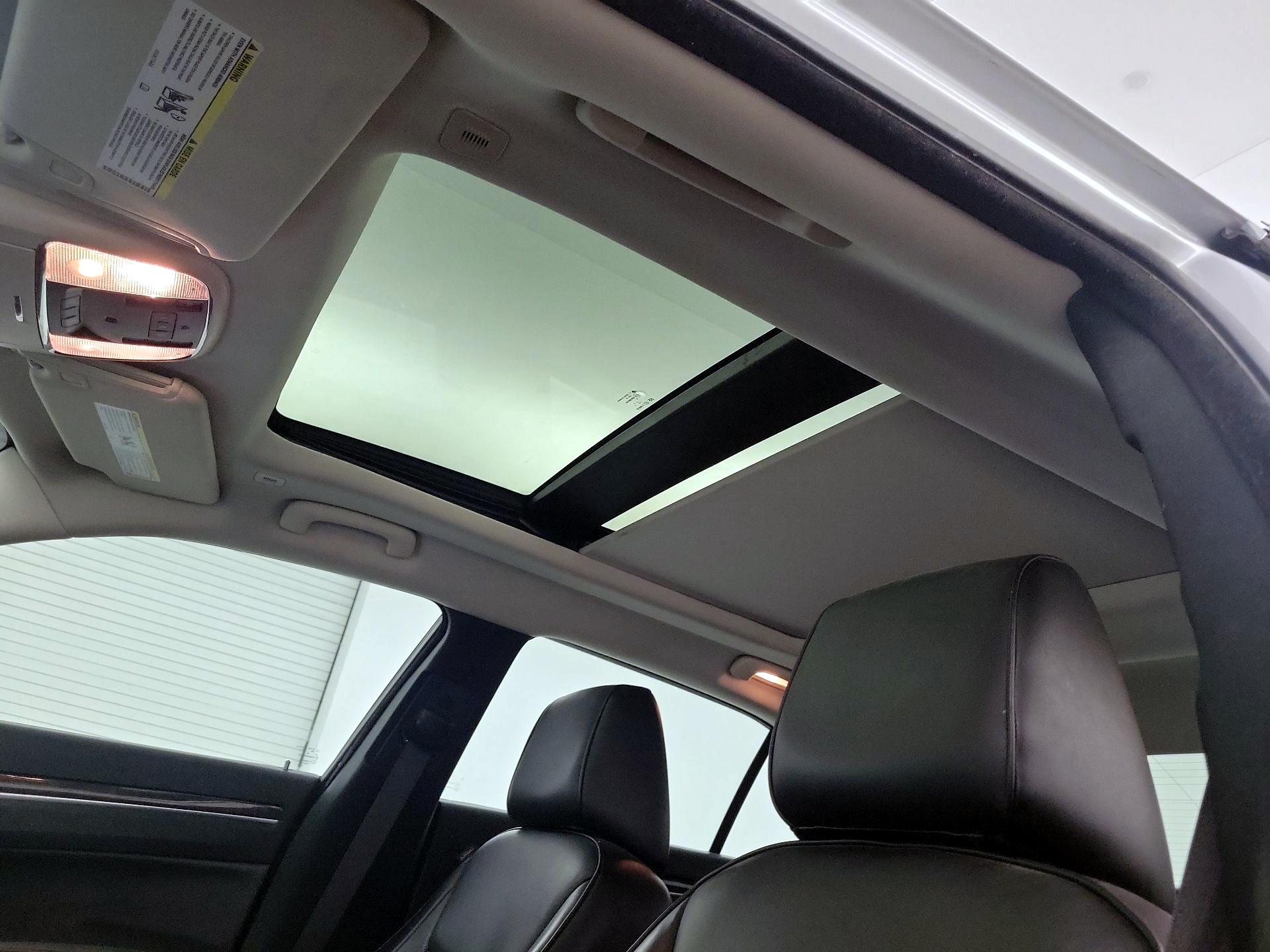 Thumbnail: 2020 Chrysler 300 - 20