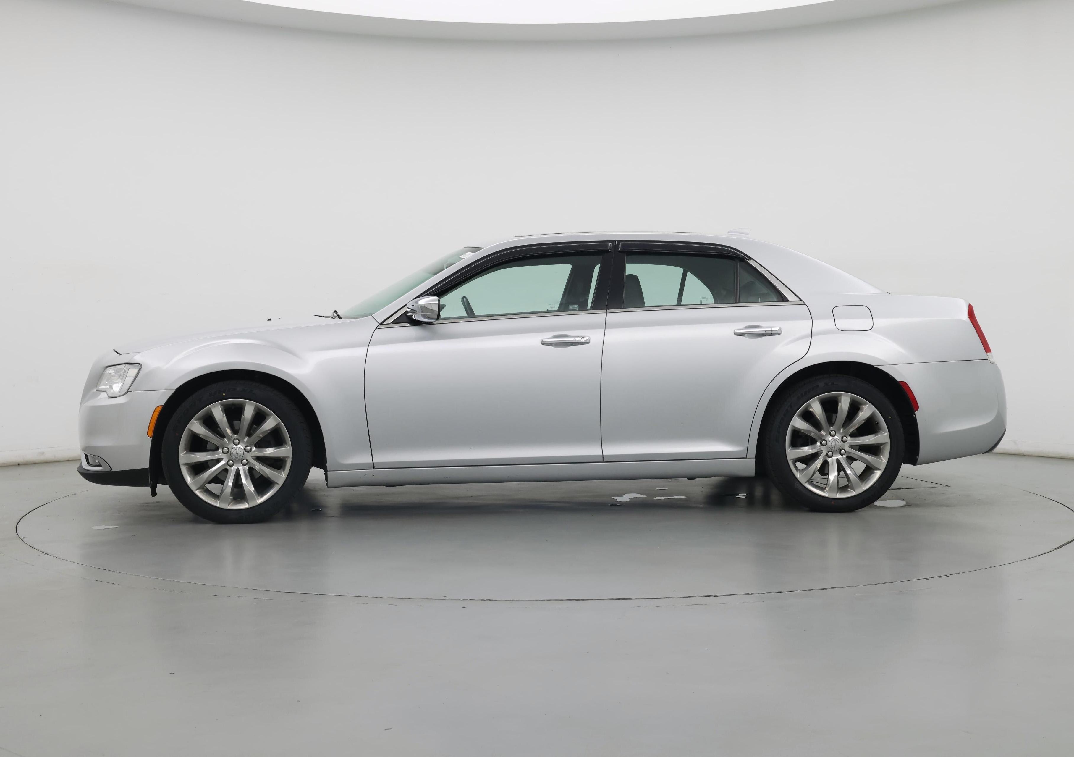 Thumbnail: 2020 Chrysler 300 - 3