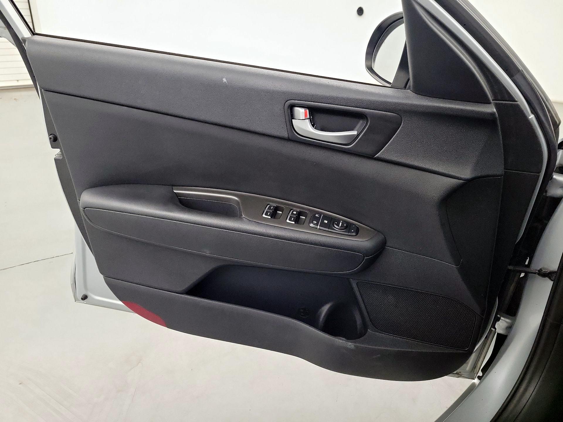 Thumbnail: 2019 Kia Optima - 12