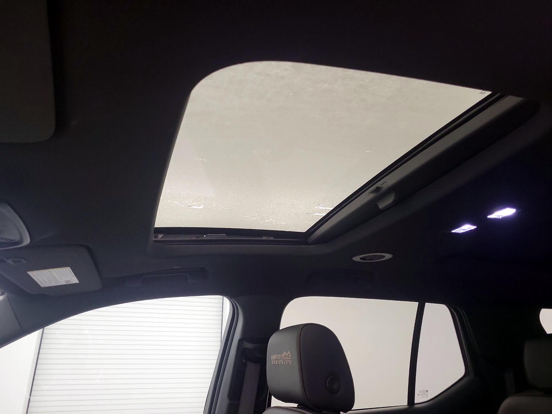 Thumbnail: 2023 Chevrolet Traverse - 19