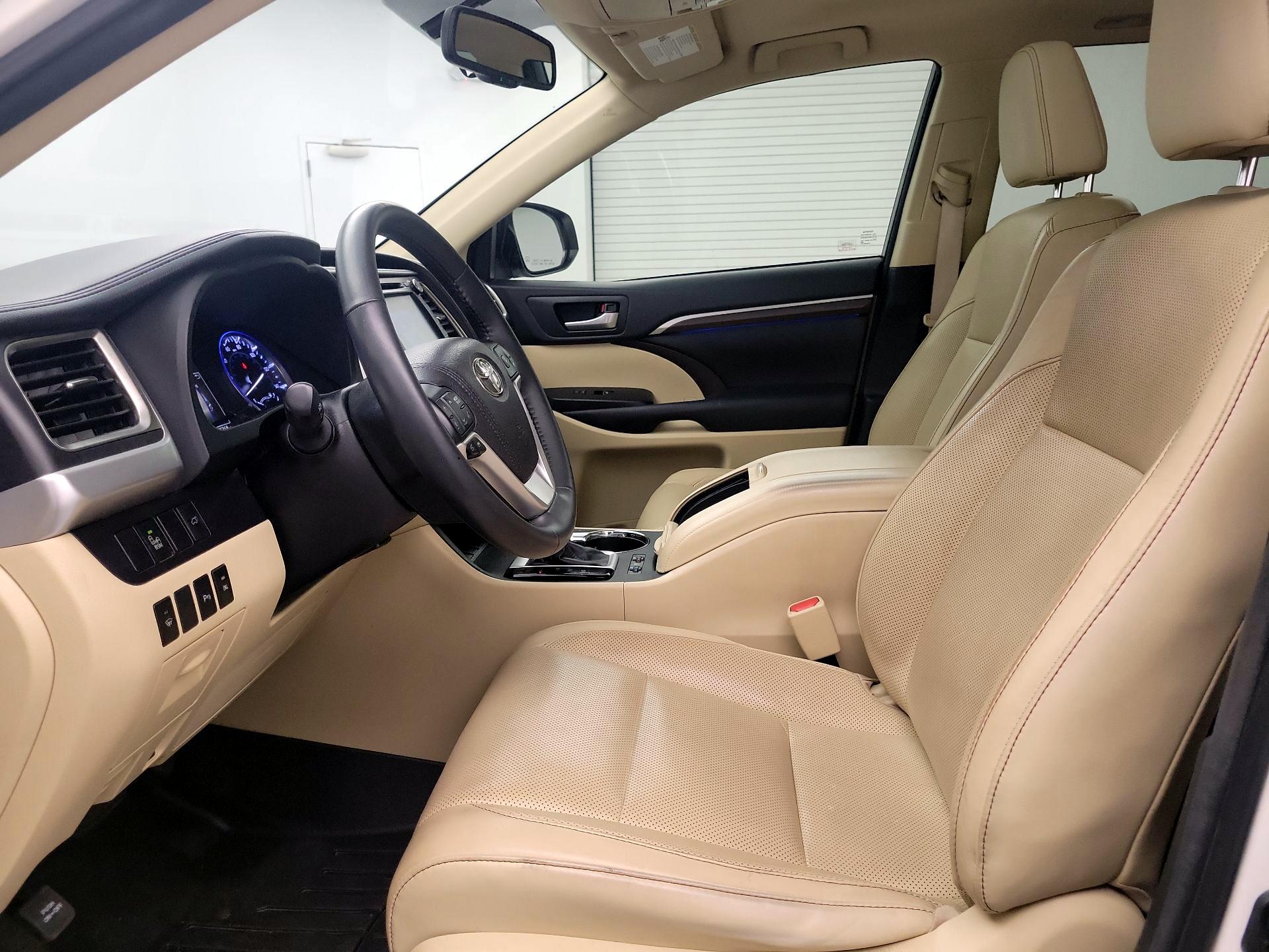 Thumbnail: 2016 Toyota Highlander - 11