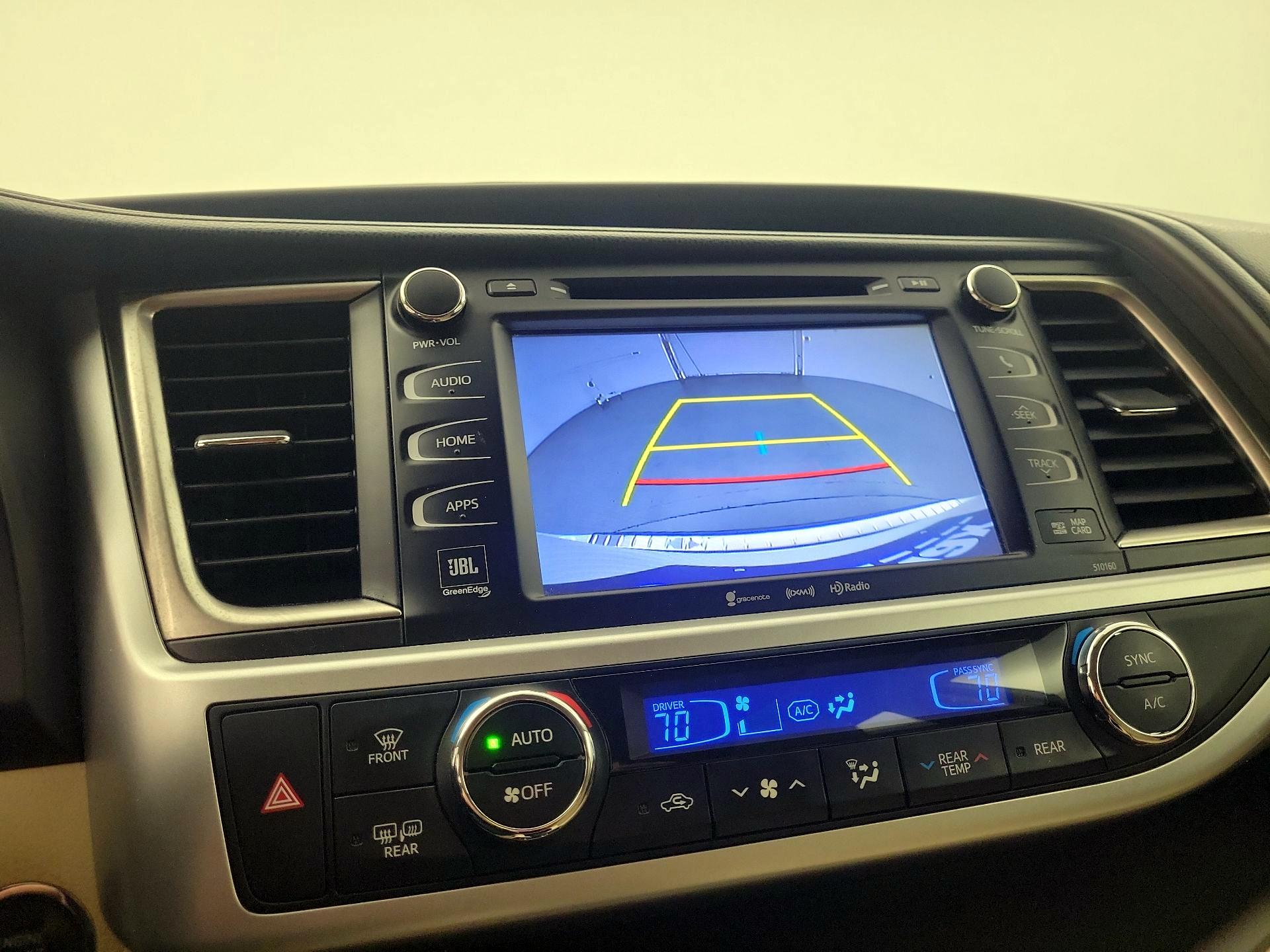 Thumbnail: 2016 Toyota Highlander - 14