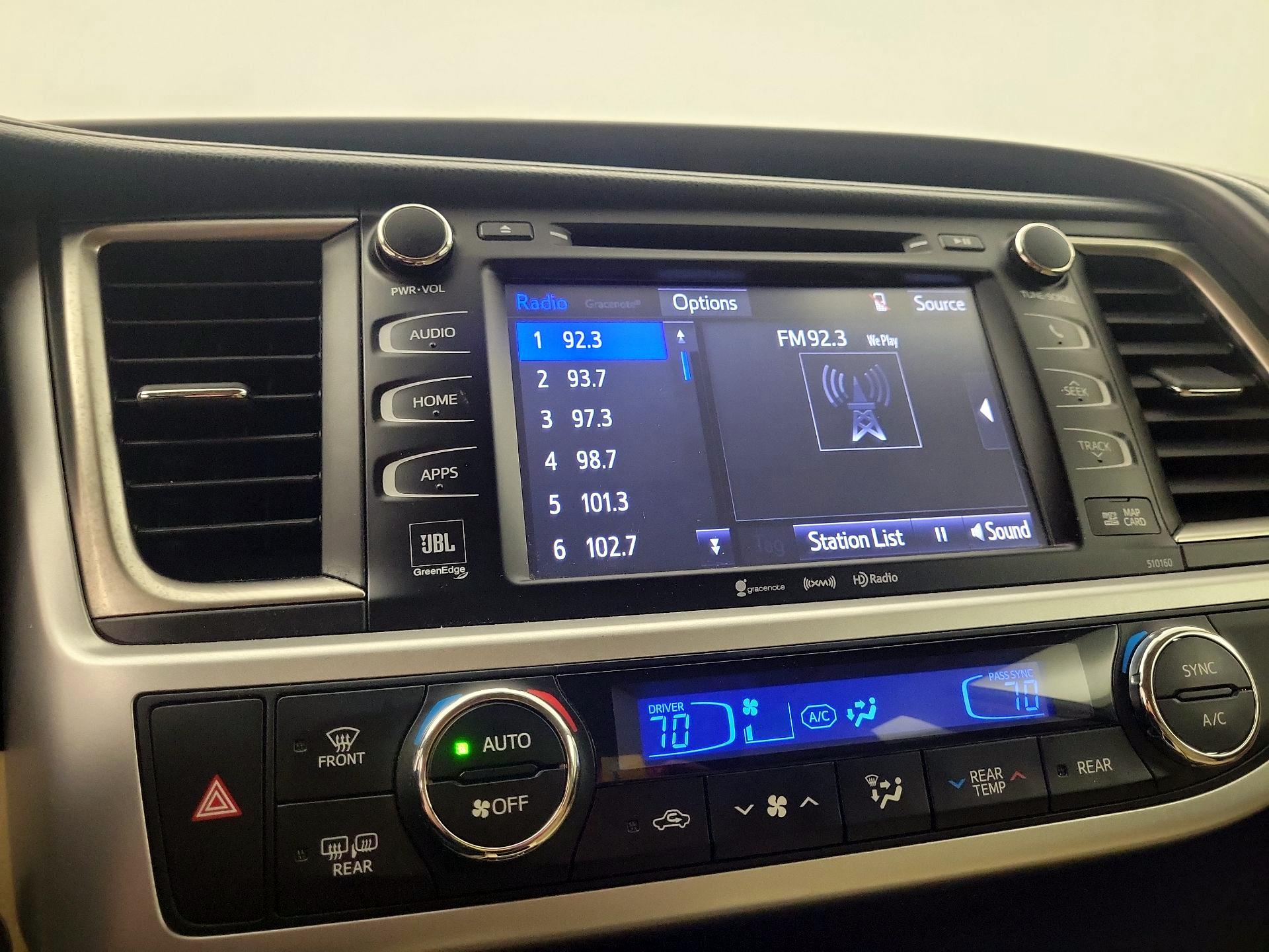 Thumbnail: 2016 Toyota Highlander - 15