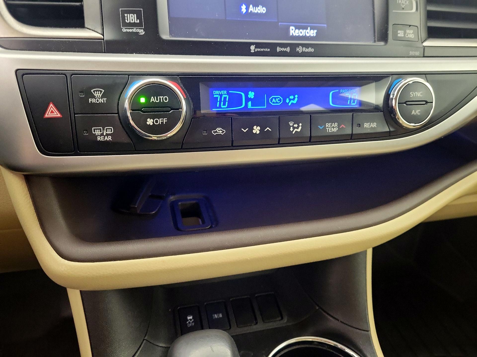 Thumbnail: 2016 Toyota Highlander - 16