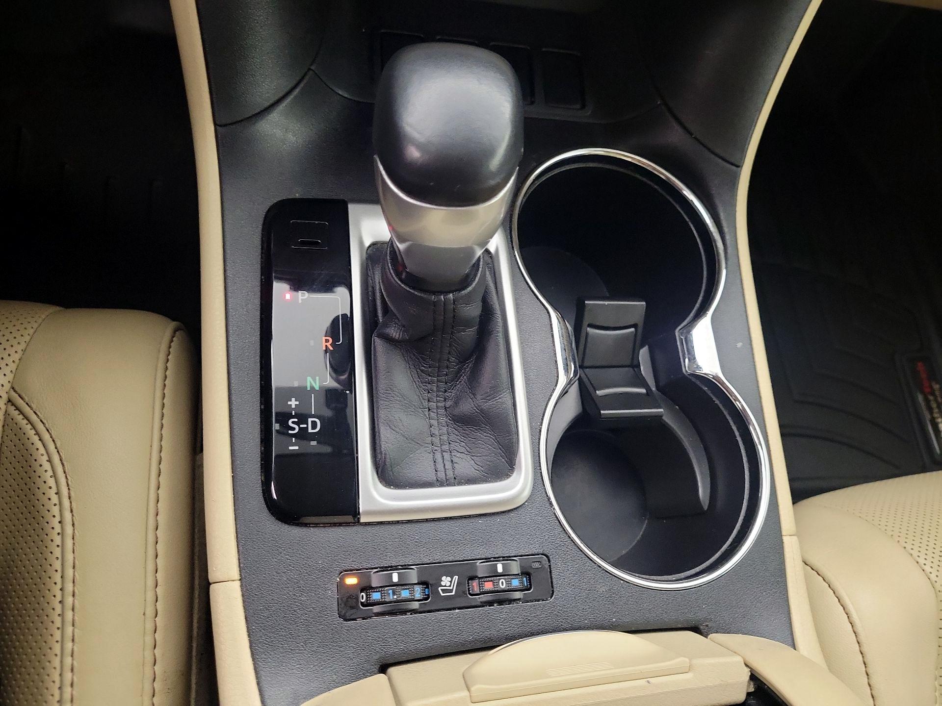 Thumbnail: 2016 Toyota Highlander - 17
